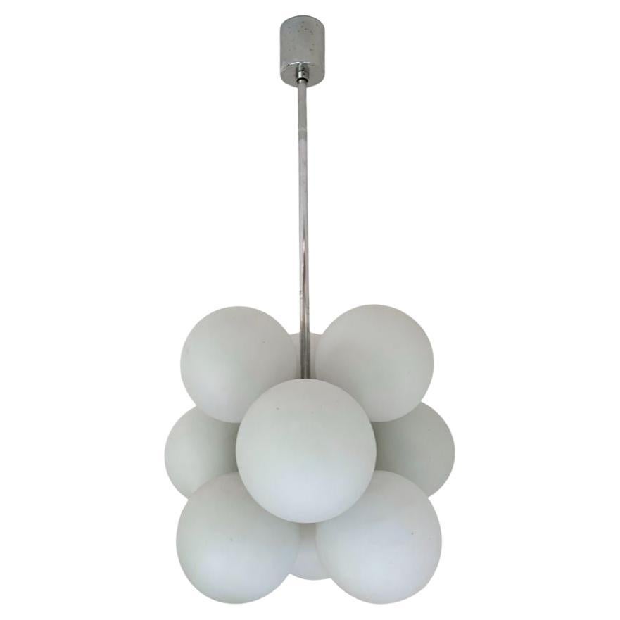 A Space Age Sputnik-Kronleuchter mit 8 Glaskugeln aus den 1960er Jahren