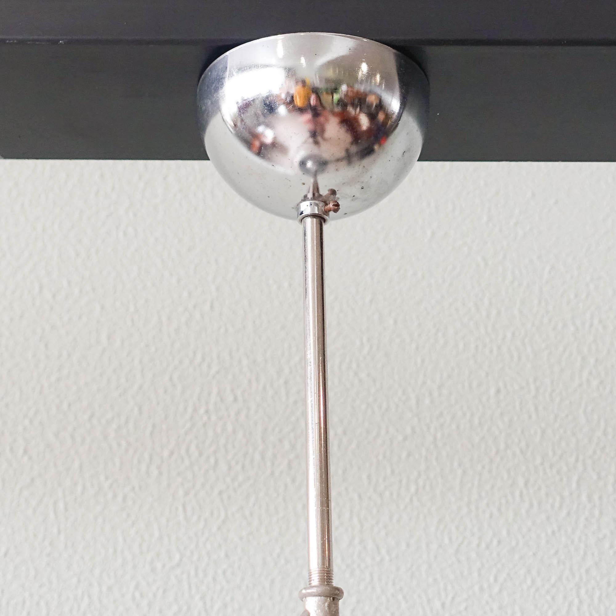 Mid-Century Modern Lampe à suspension Spoutnik de l'ère spatiale, demi-lune, années 1970  en vente