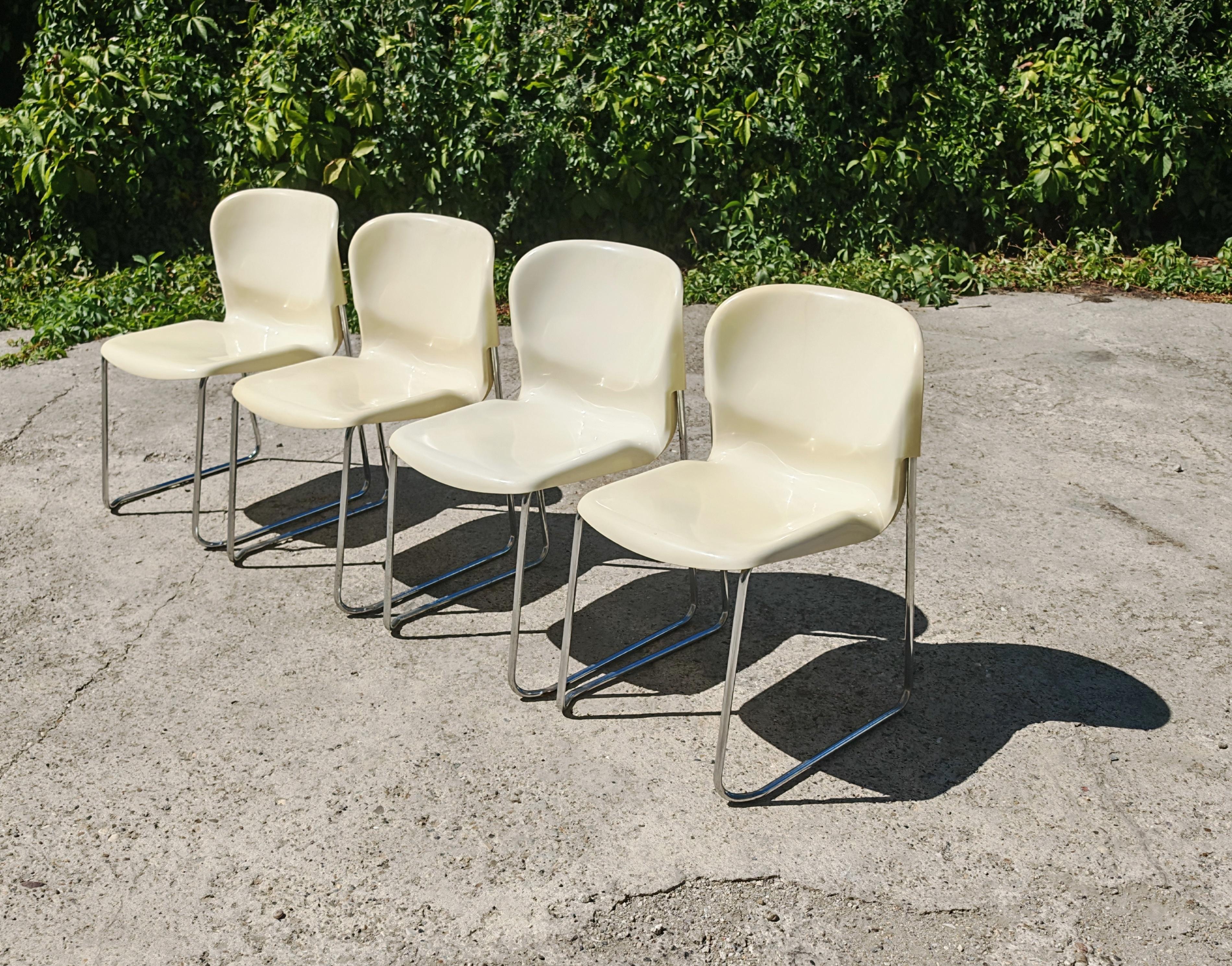 Space Age Stackable Swing Chairs Model SM400 K designed by Gerd Lange In Good Condition For Sale In Beograd, RS