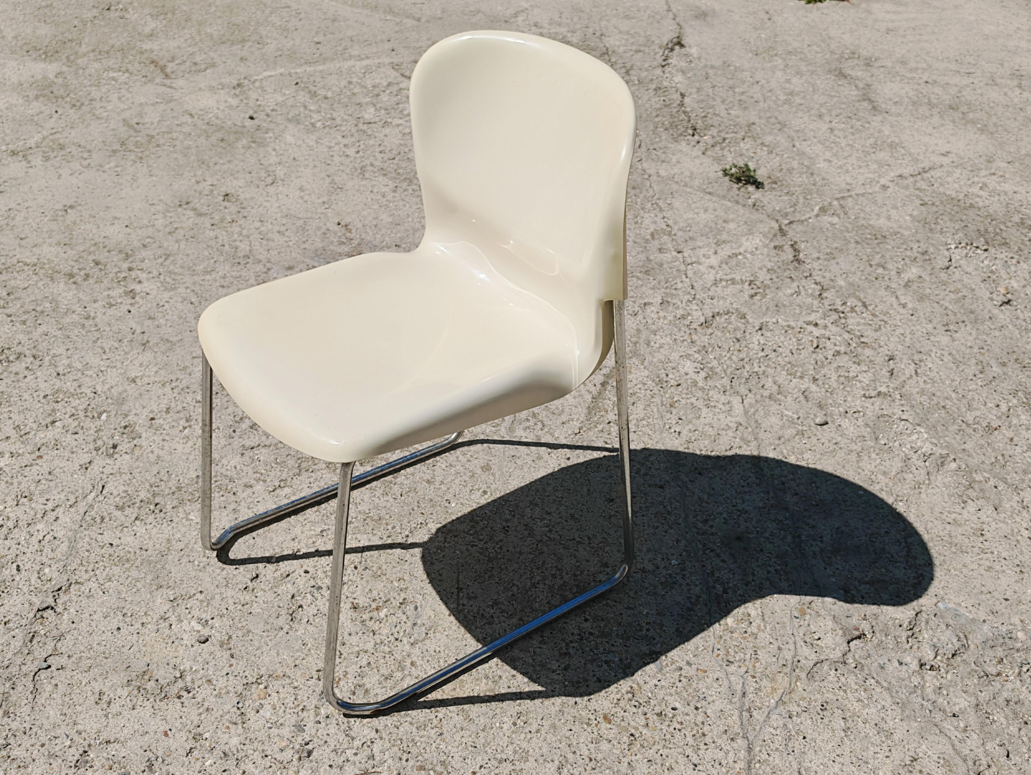 Space Age Stackable Swing Chairs Model SM400 K designed by Gerd Lange For Sale 2