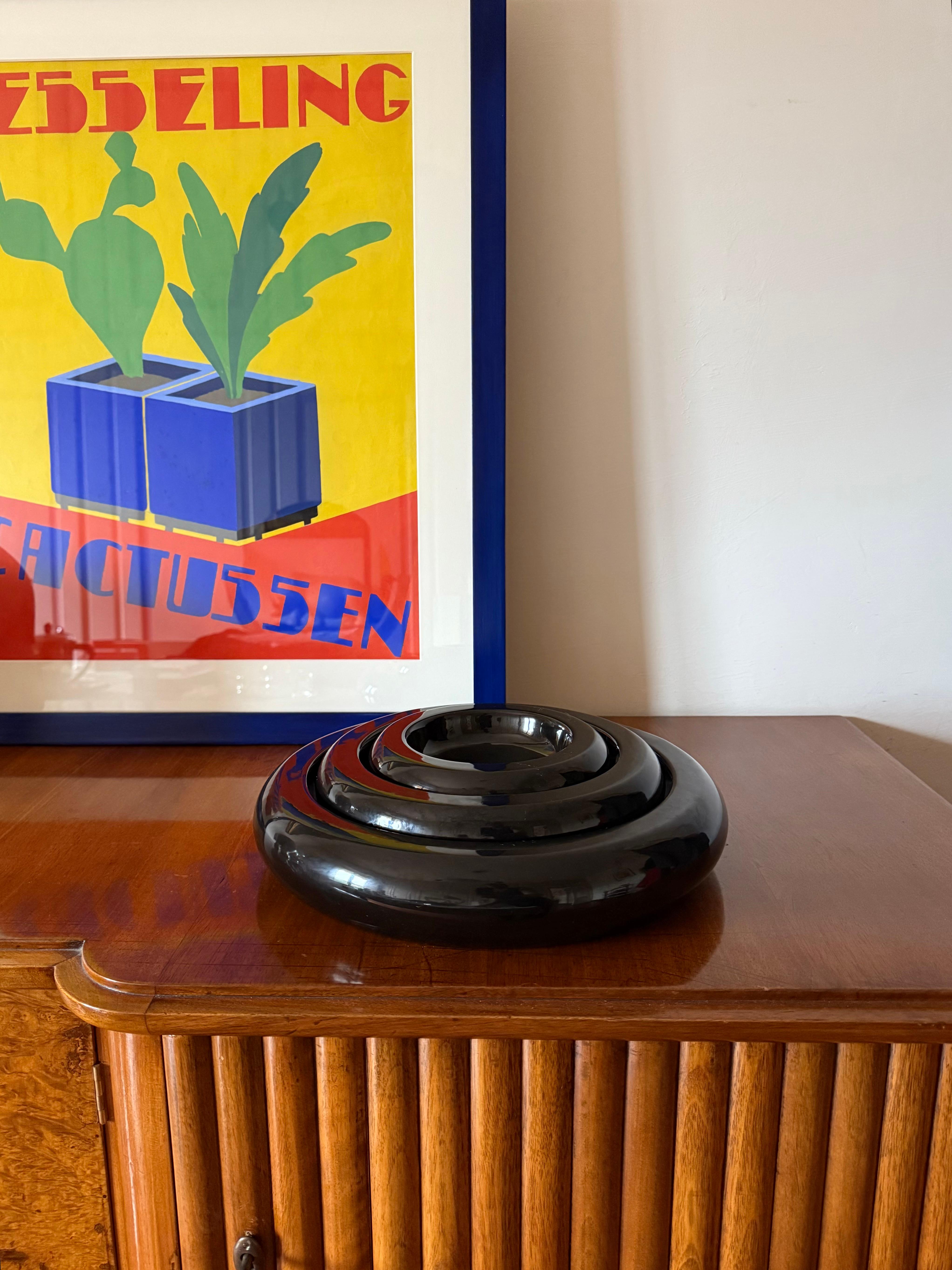 Space Age Space age stacked ceramic ashtrays / vide poche / centerpiece, Italy 1970s in vendita