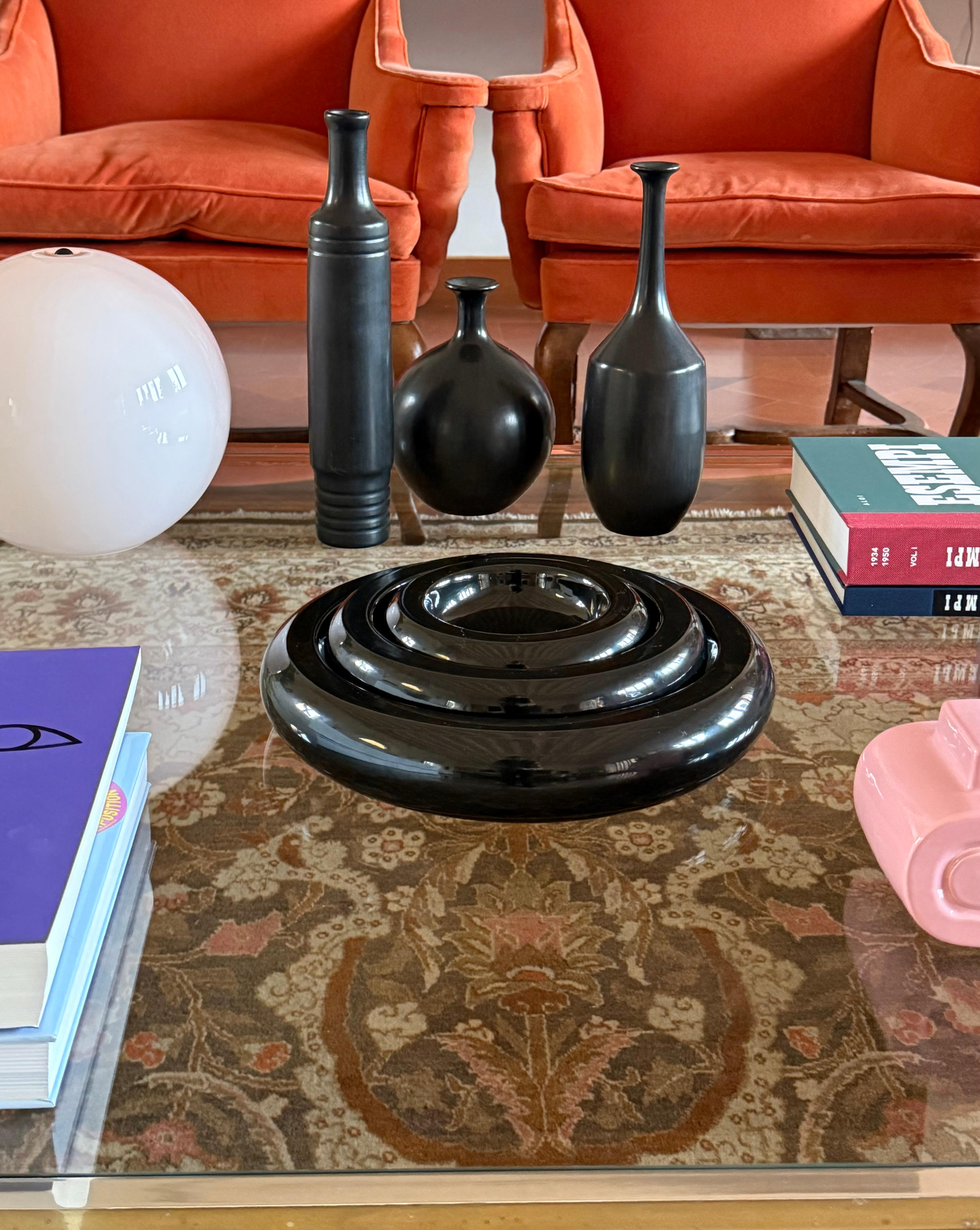 Late 20th Century Space age stacked ceramic ashtrays / vide poche / centerpiece, Italy 1970s in vendita