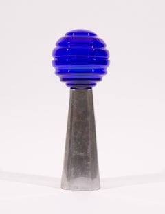 A Space Steel Blue Glass Lampe de table contemporaine par Nusprodukt