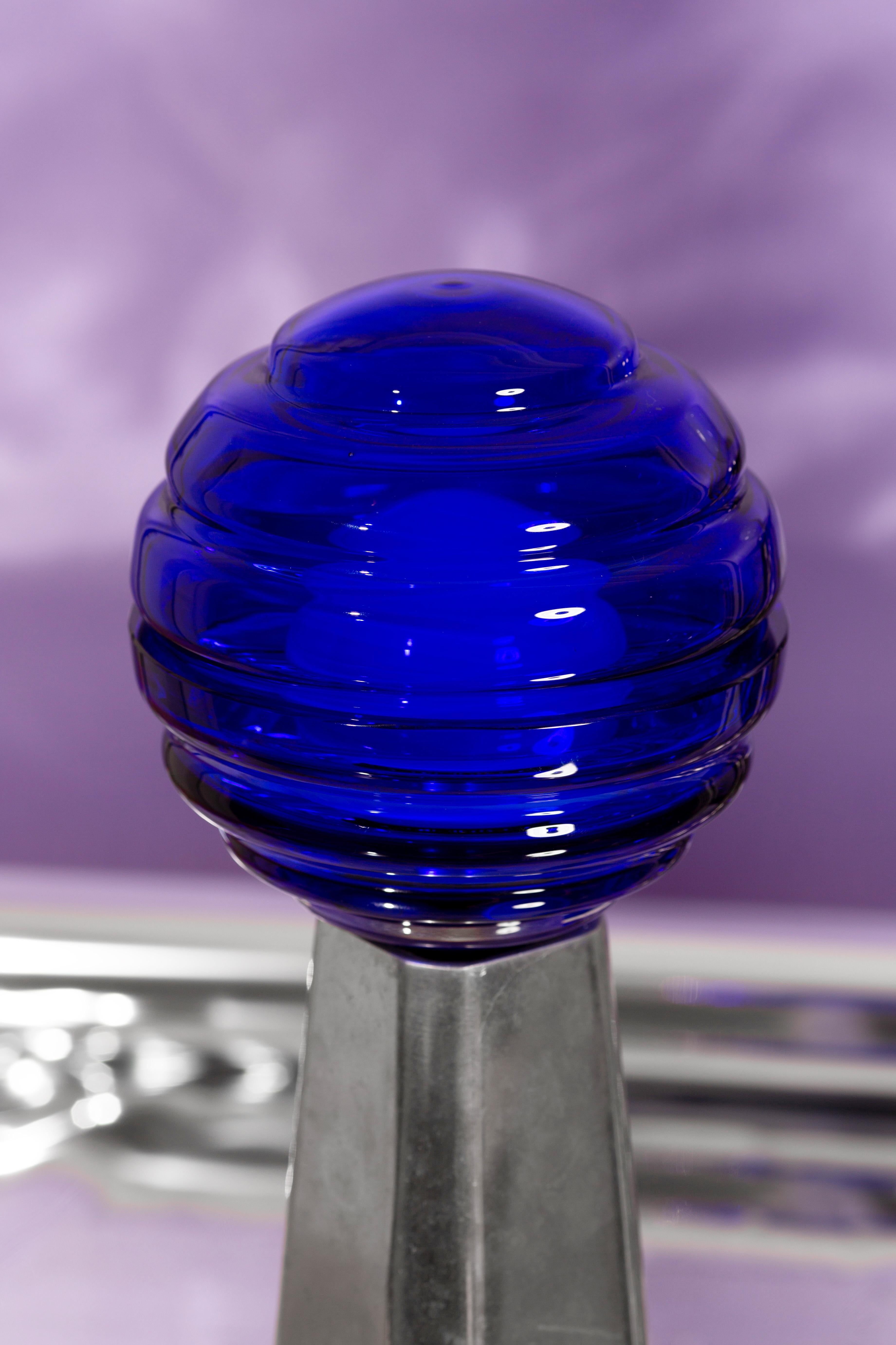 A Space Steel Blue Glass Lampe de table contemporaine par Nusprodukt Neuf - En vente à Brooklyn, NY