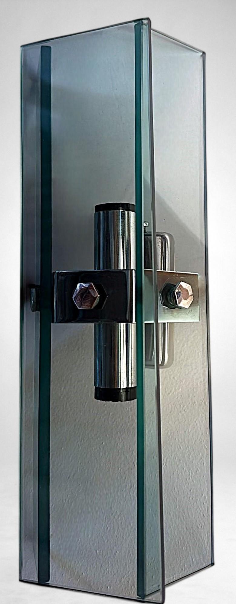 Space Age Style Paar italienische Wandleuchten in Chrom Metall und Tempered Crystal im Angebot 6