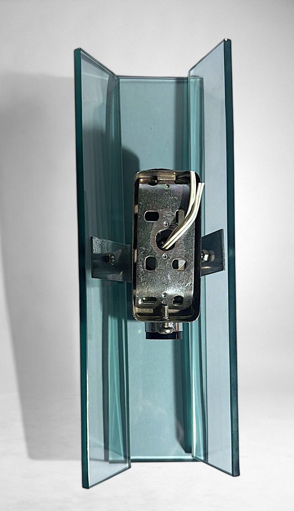 Space Age Style Paar italienische Wandleuchten in Chrom Metall und Tempered Crystal im Angebot 8