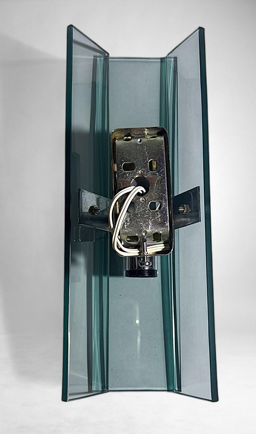 Space Age Style Paar italienische Wandleuchten in Chrom Metall und Tempered Crystal im Angebot 9