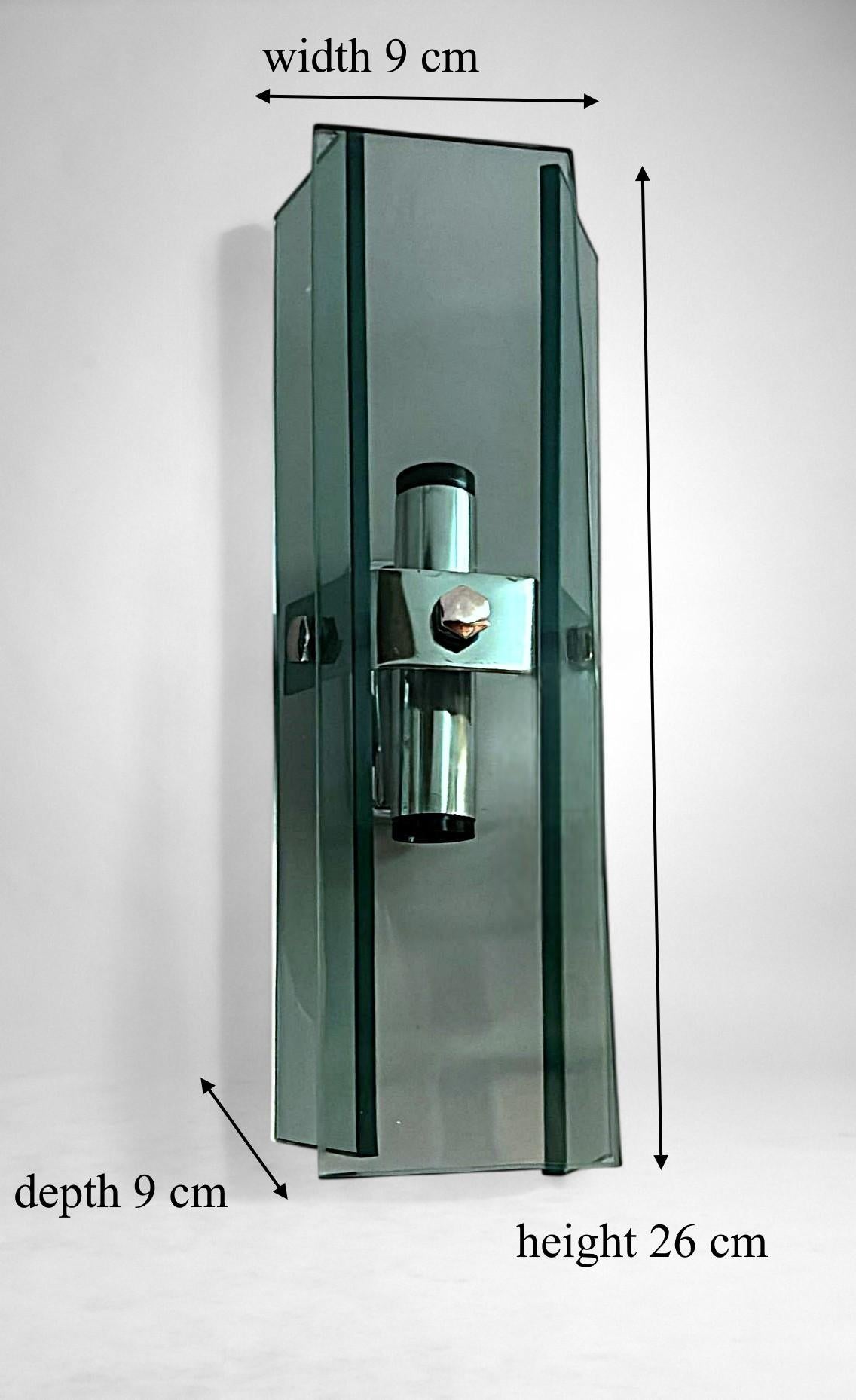 Space Age Style Paar italienische Wandleuchten in Chrom Metall und Tempered Crystal im Angebot 12