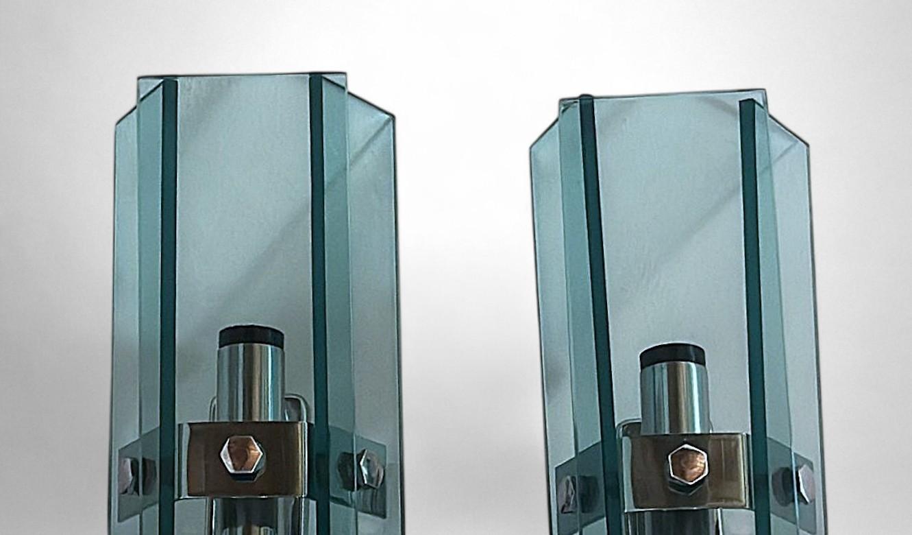 Space Age Style Paar italienische Wandleuchten in Chrom Metall und Tempered Crystal (20. Jahrhundert) im Angebot
