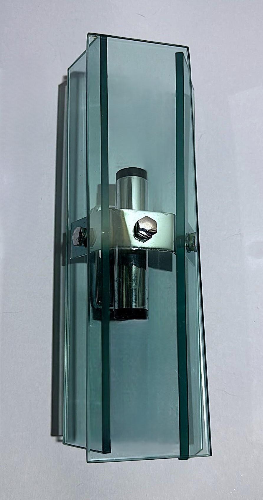 Space Age Style Paar italienische Wandleuchten in Chrom Metall und Tempered Crystal im Angebot 2
