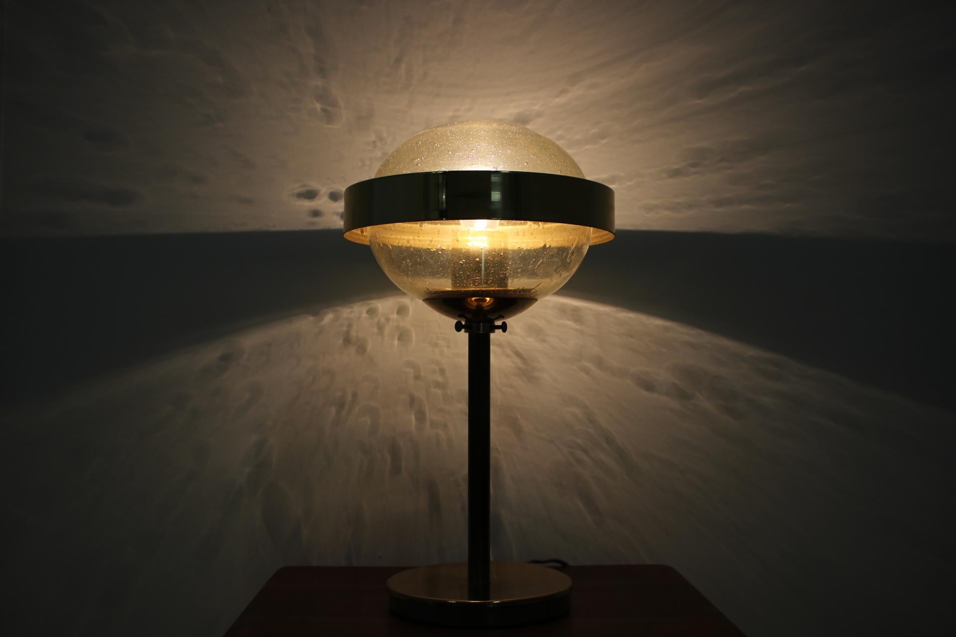 Tchèque Lampe de table UFO de style de l'ère spatiale, Kamenicky Senov, 1970 en vente