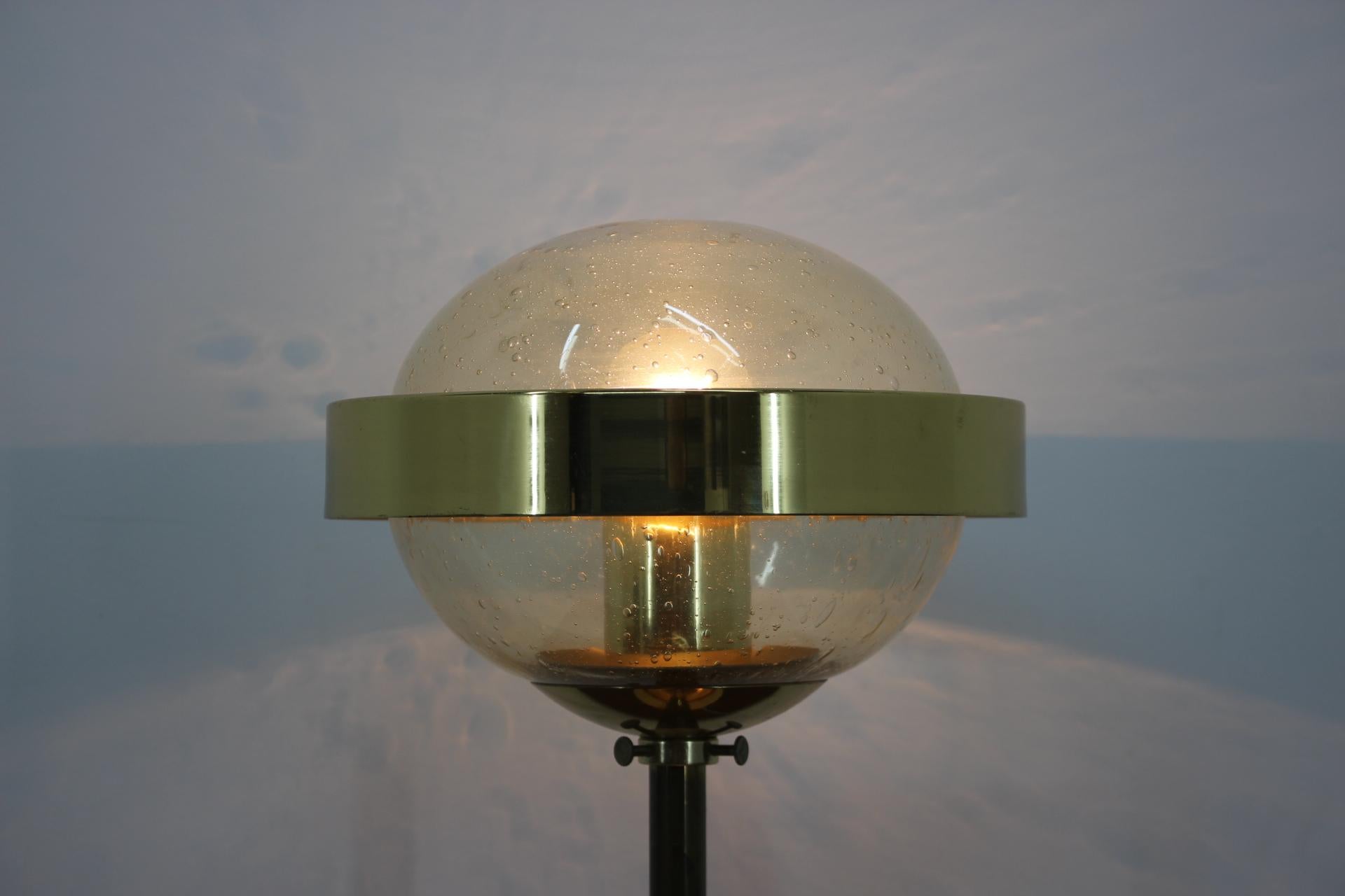 Lampe de table UFO de style de l'ère spatiale, Kamenicky Senov, 1970 Bon état - En vente à Praha, CZ