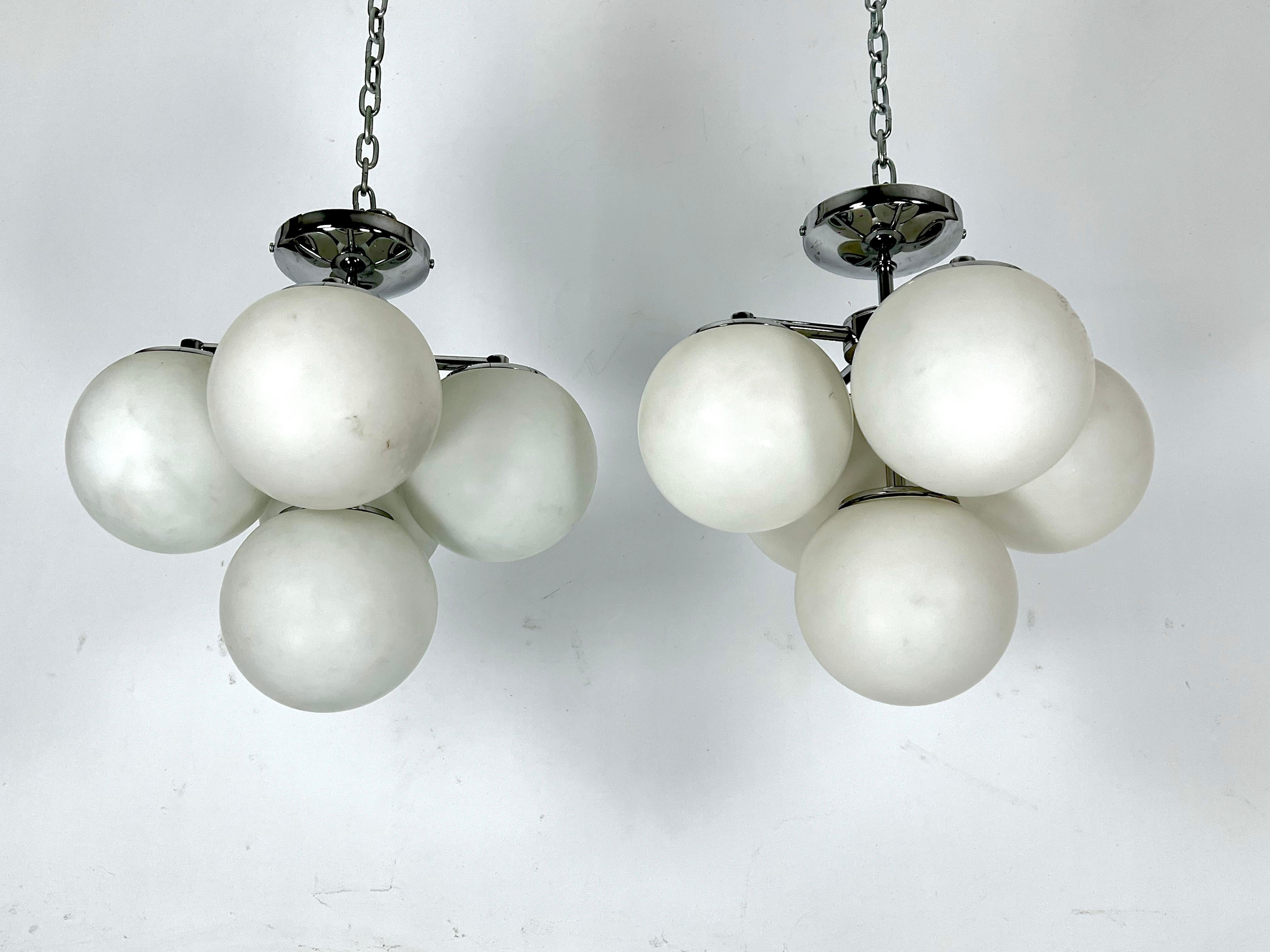 Excellent vintage condition with slight trace of age and use for this set of two ceiling lamps in spage age style and produced in Italy during the 80s. Full working with EU standard, adaptable on demand for USA standard.
