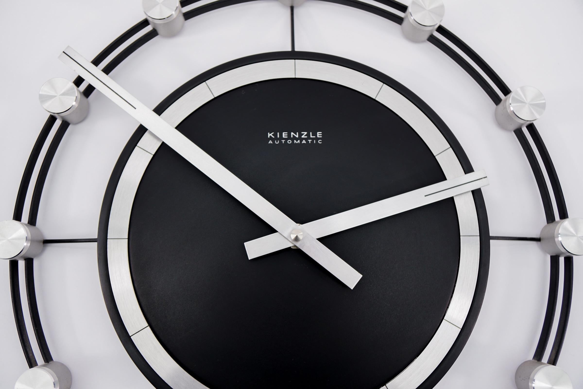 Milieu du XXe siècle Horloge murale Sunburst de Kienzle Automatic en aluminium, Allemagne, années 1960 en vente