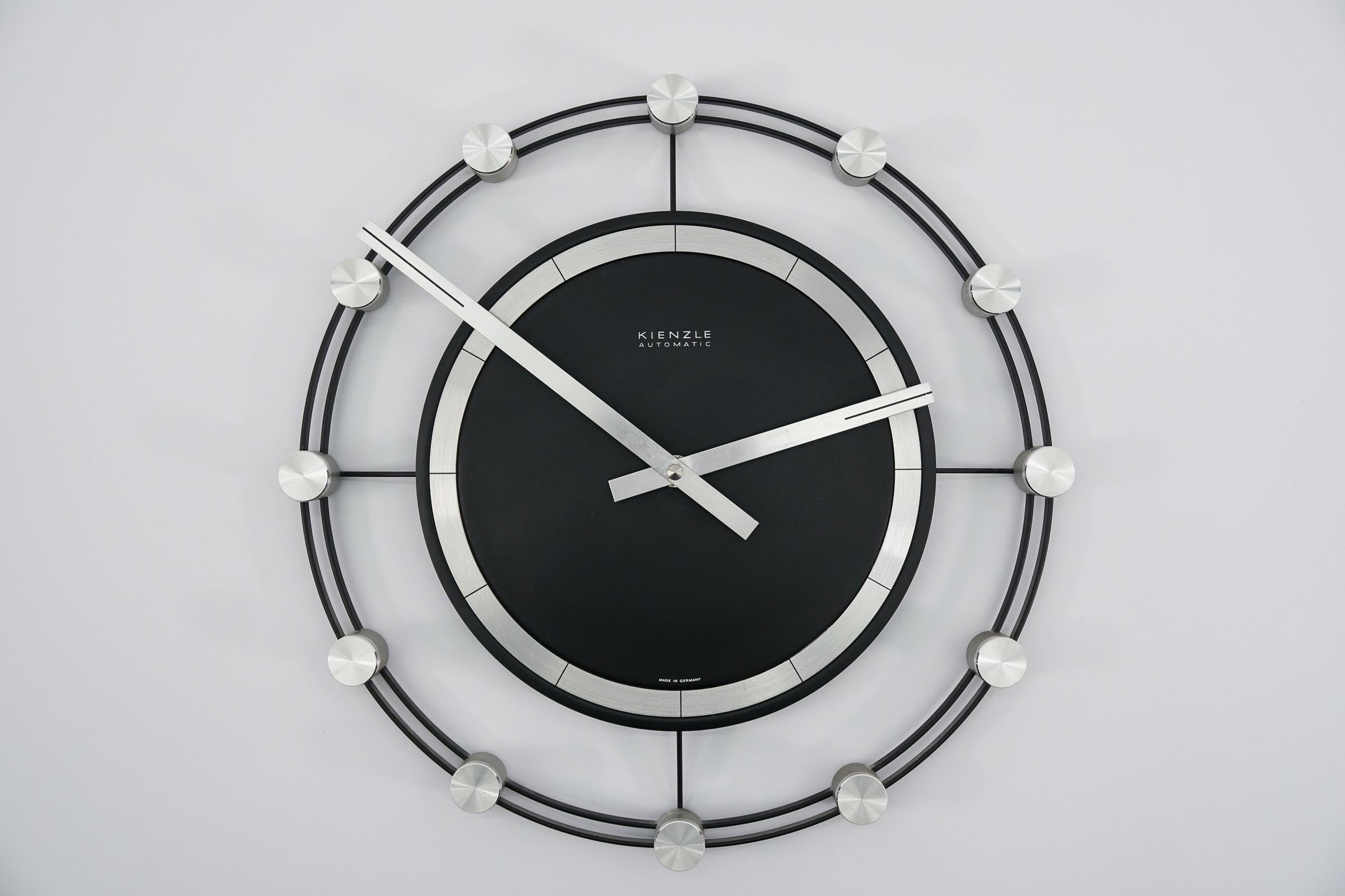 Horloge murale Sunburst de Kienzle Automatic en aluminium, Allemagne, années 1960 en vente 1