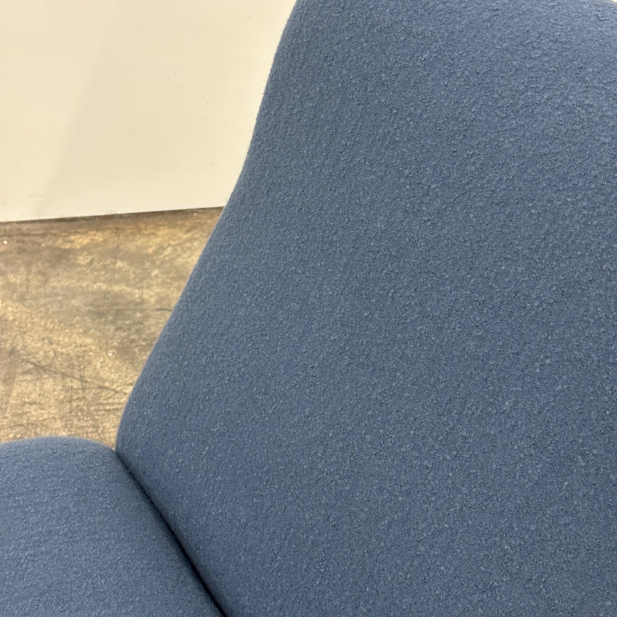 Ère spatiale Chaise longue pivotante A Space en laine marine en vente