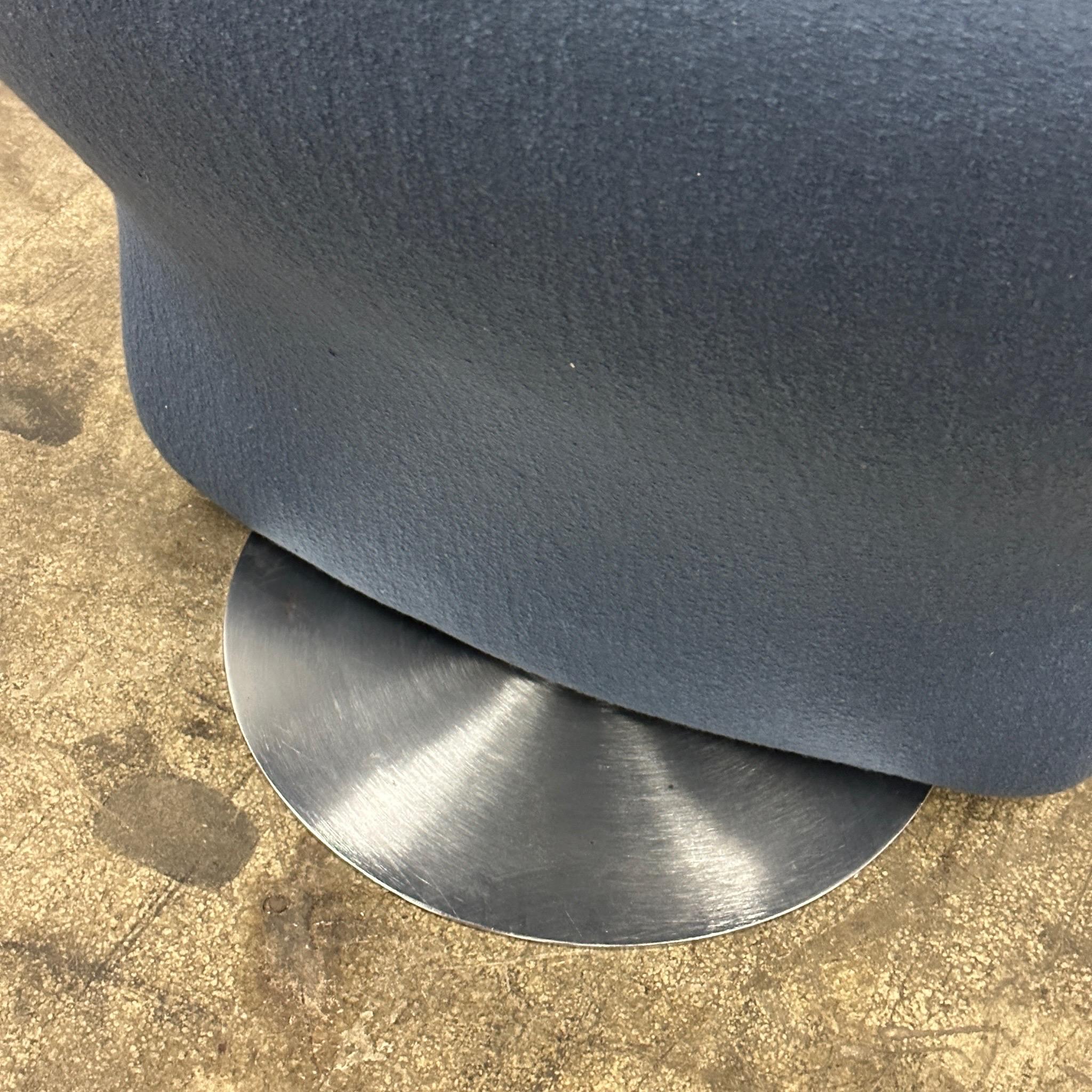 Métal Chaise longue pivotante A Space en laine marine en vente
