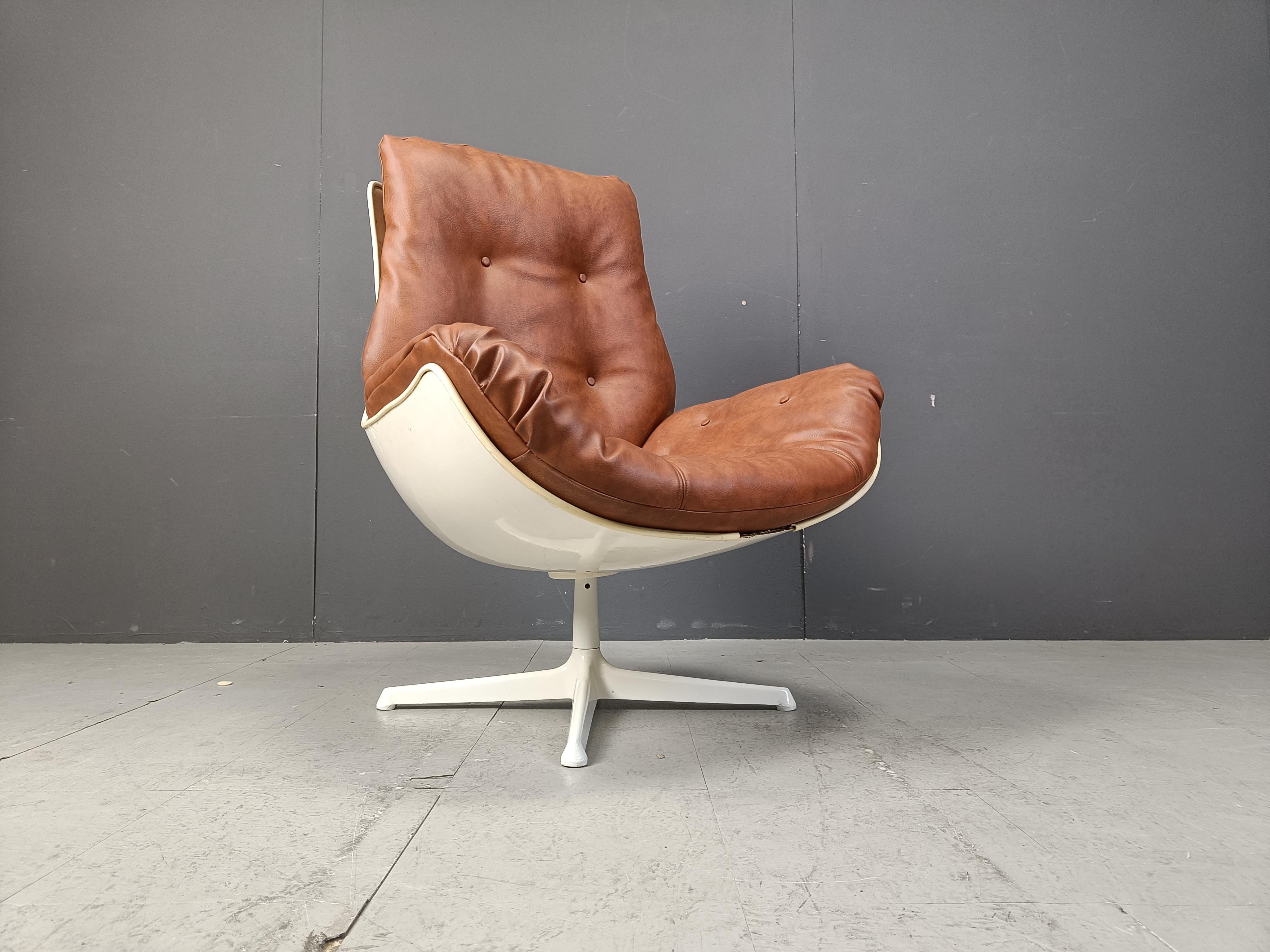 Pelle Sedia swivle A Space, anni '60 in vendita