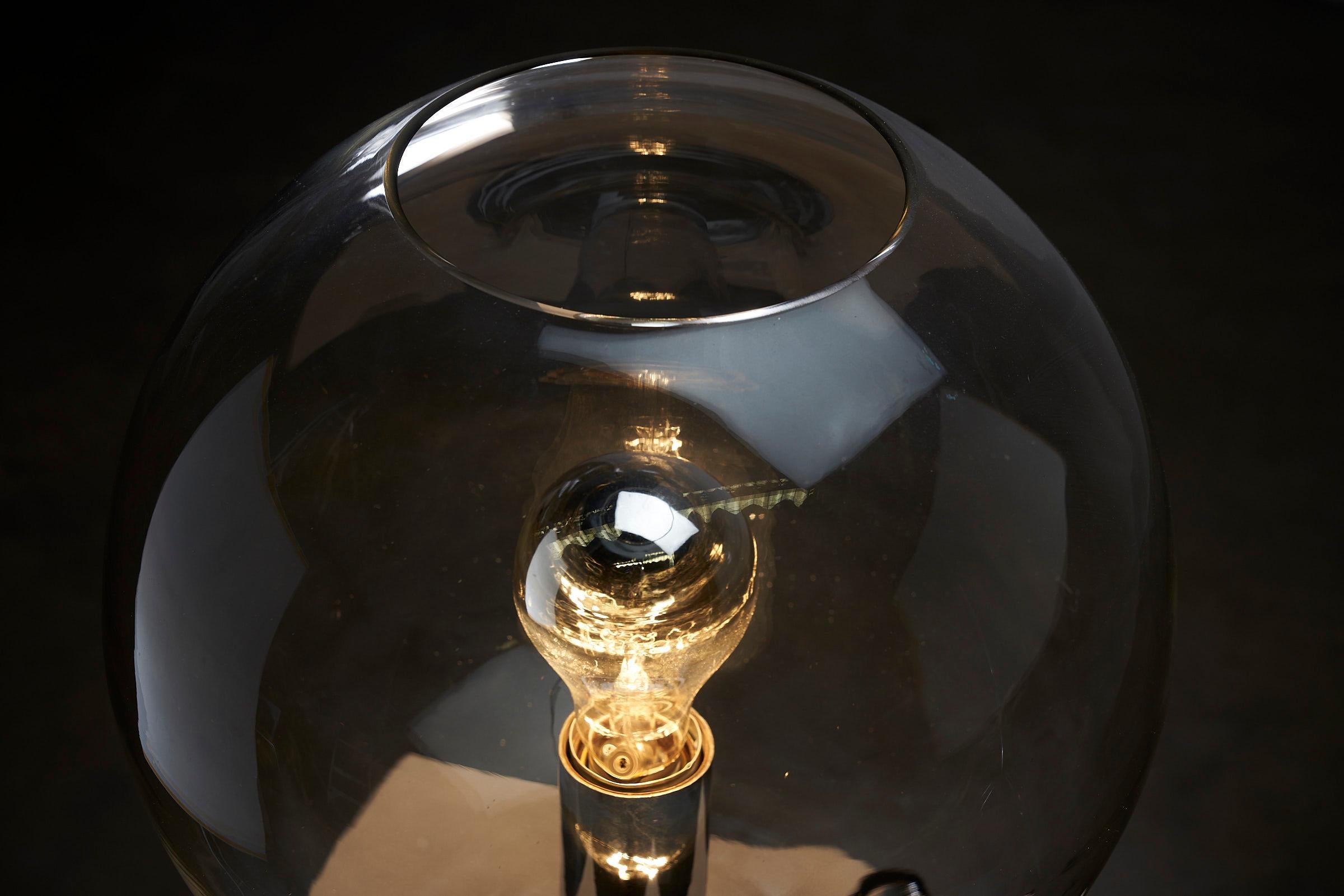 Fait main Lampe de bureau de l'ère spatiale en verre par Cosack Sphere  en vente