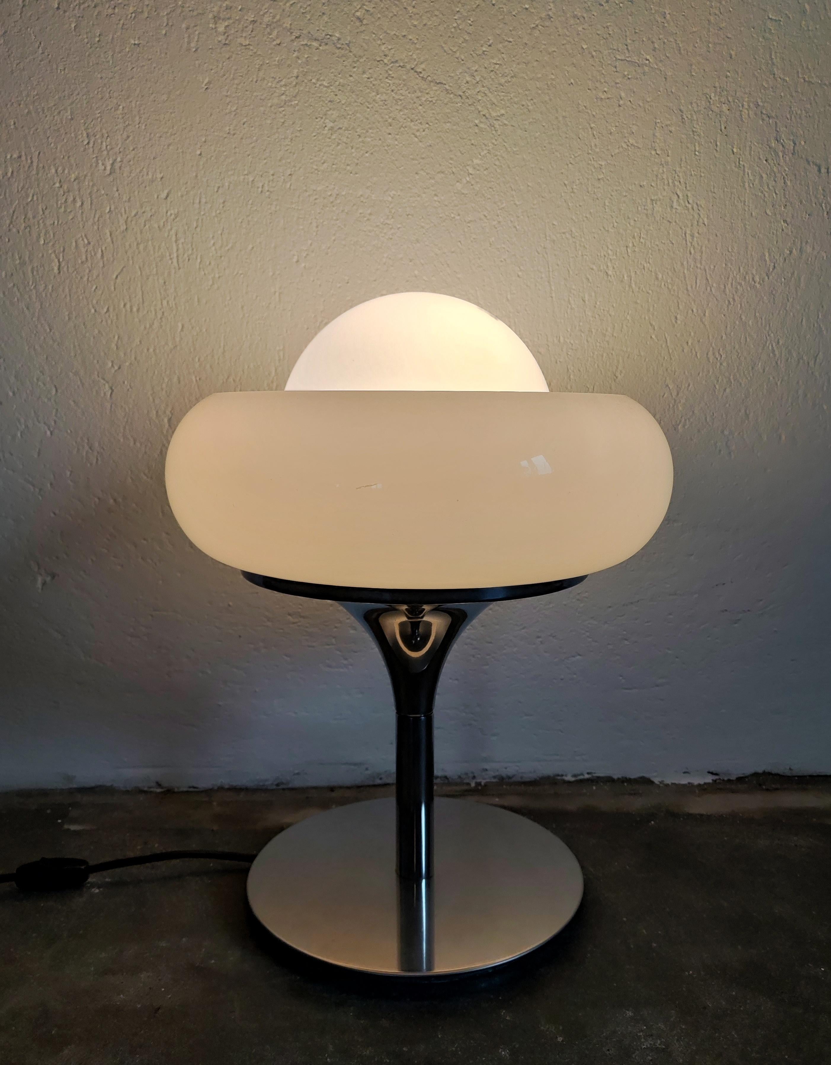In this listing you will find beautiful Space Age table lamp designed by Harvey Guzzini studio for Meblo, Yugoslavia. This model is called 