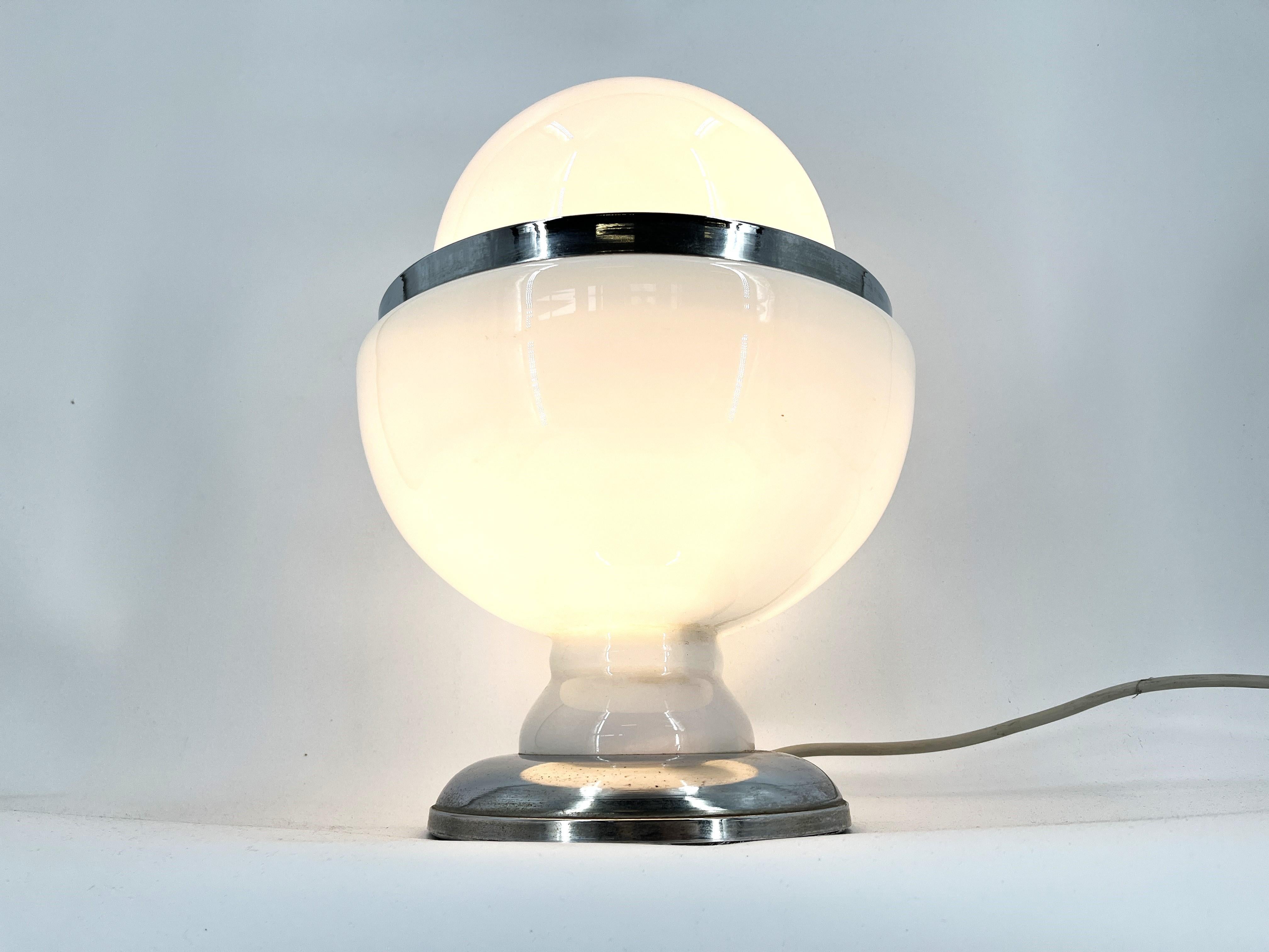 Ère spatiale Lampe de table de l'ère spatiale par Mazzega, années 1960 en vente
