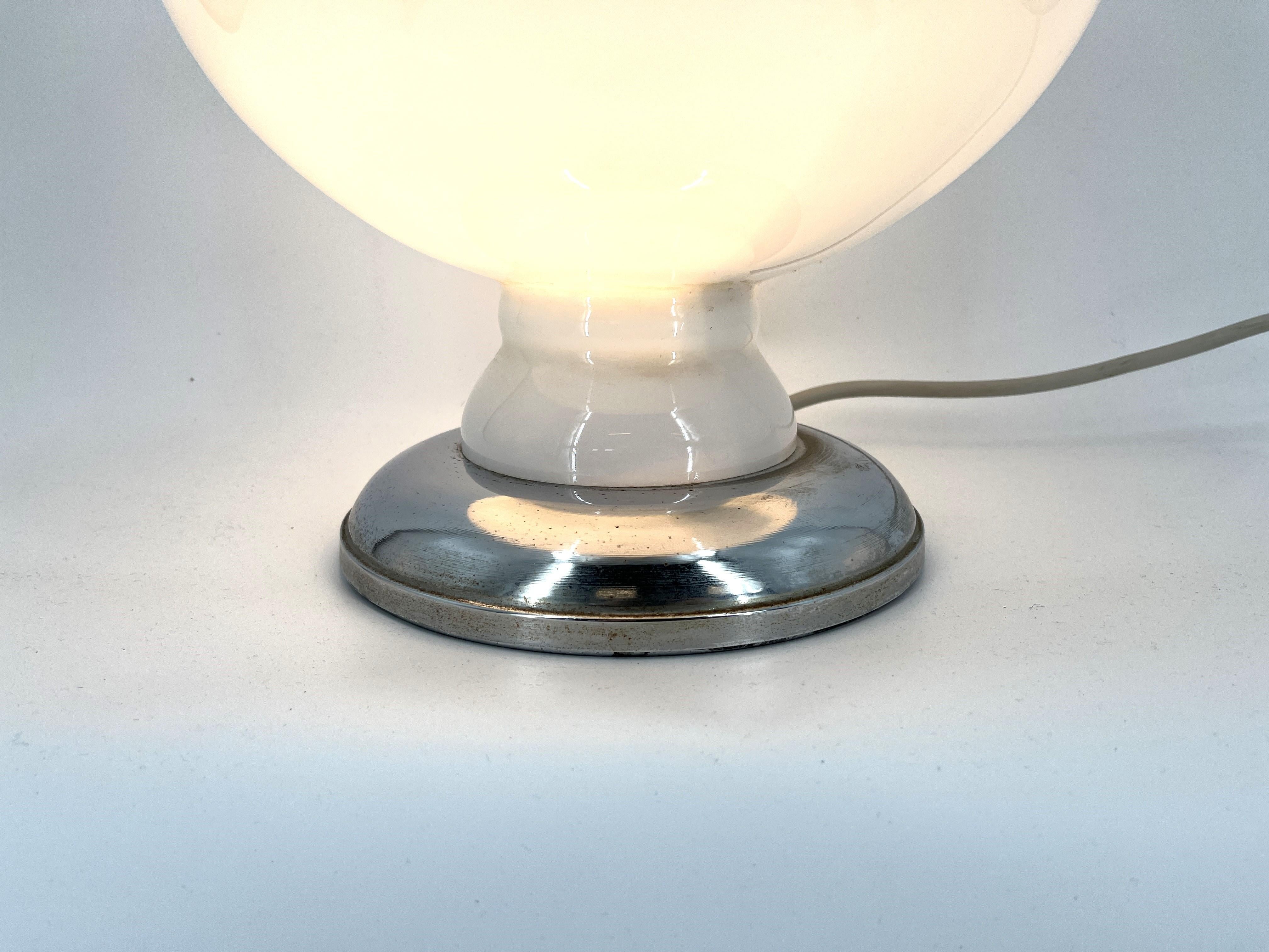italien Lampe de table de l'ère spatiale par Mazzega, années 1960 en vente