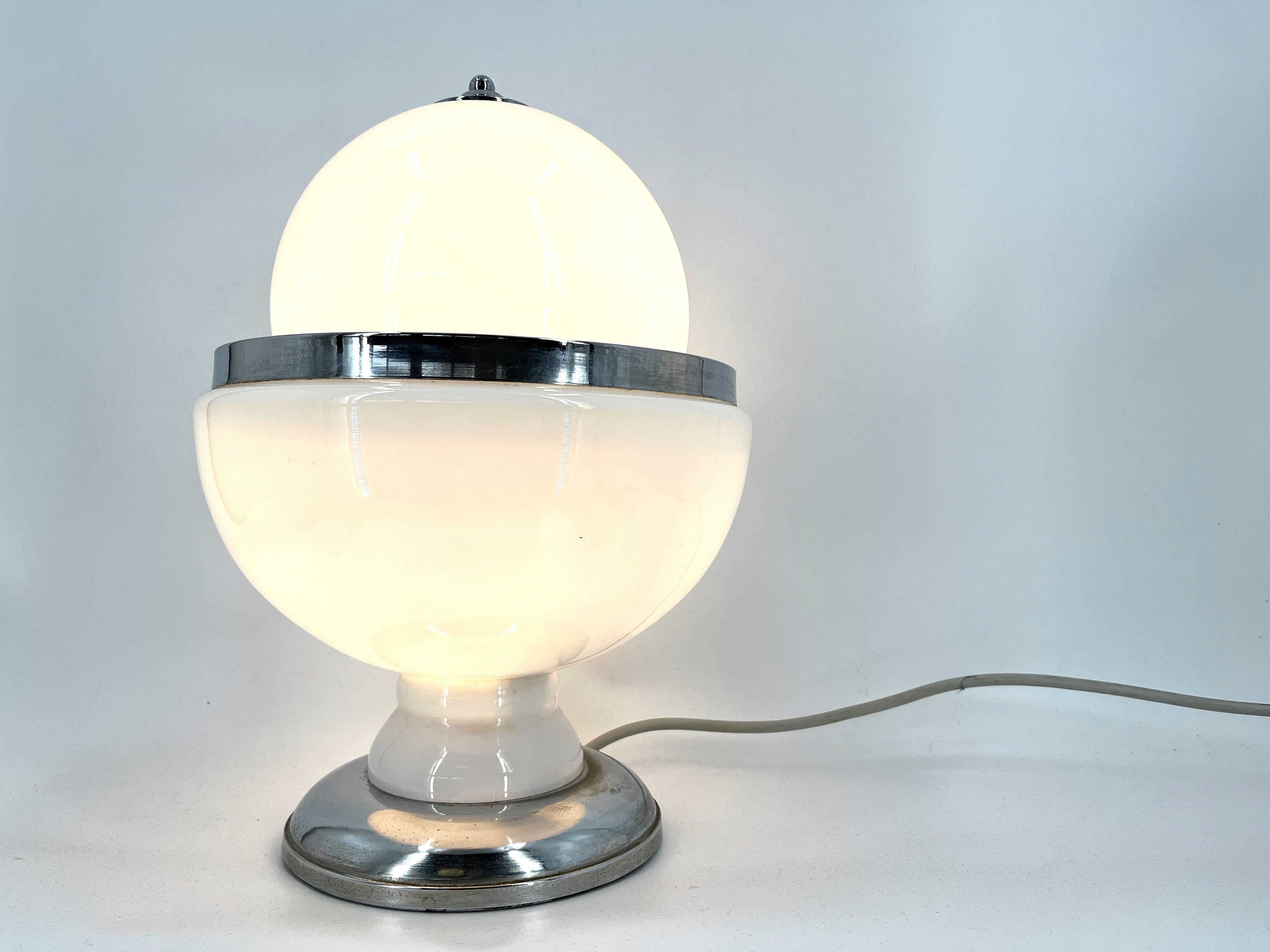 Milieu du XXe siècle Lampe de table de l'ère spatiale par Mazzega, années 1960 en vente