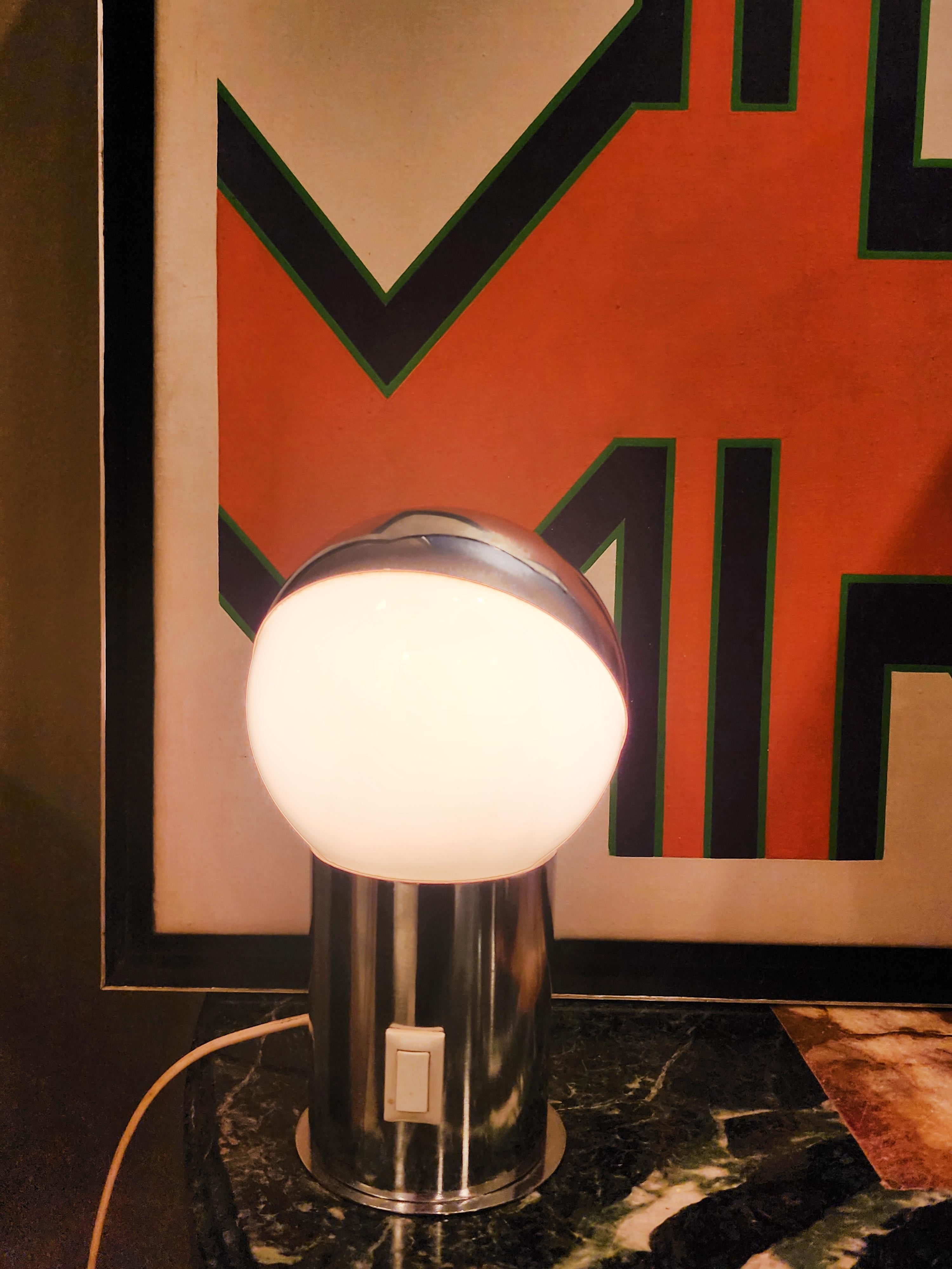 Lampe de table de l'ère spatiale Motoko Ishii Bon état - En vente à Autonomous City Buenos Aires, CABA