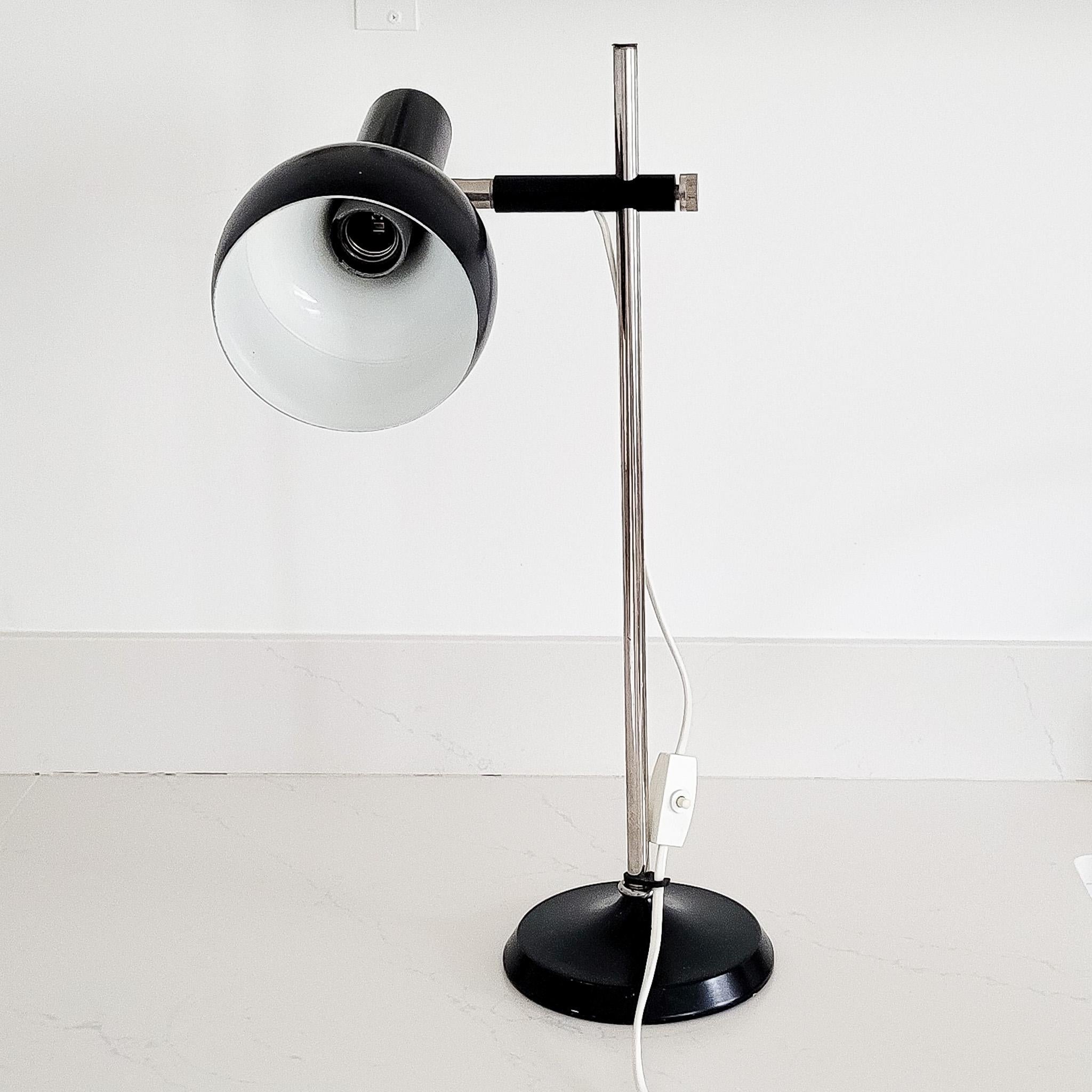 Allemand Lampe de table de l'ère spatiale par Swisslamps International, années 1960. en vente