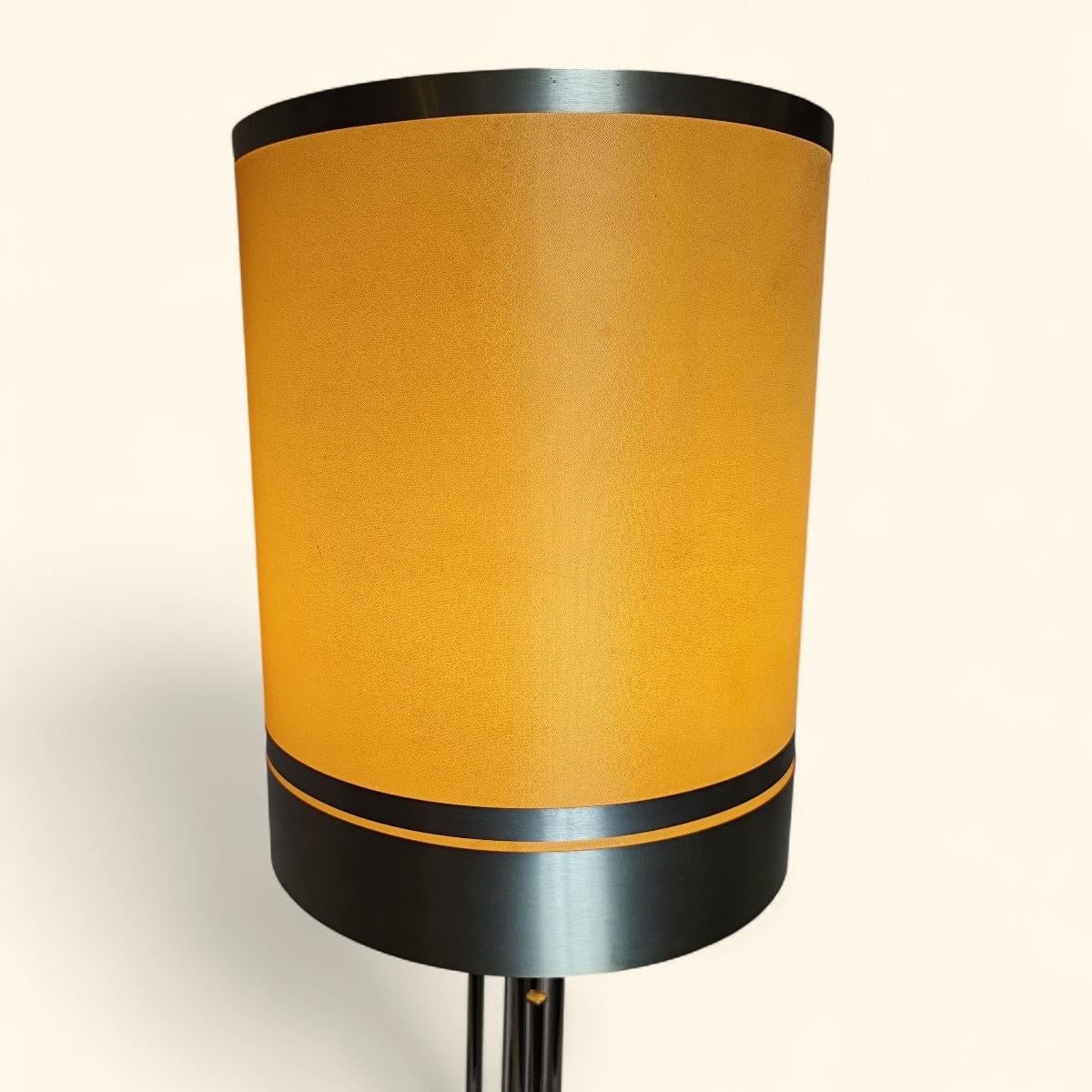 Plated Space Age Table Lamp in Chromed Metal att. to Gaetano Sciolari (1927-1994) For Sale