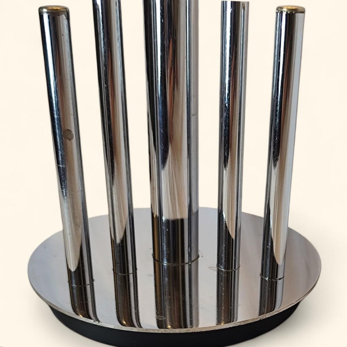 Space Age Table Lamp in Chromed Metal att. to Gaetano Sciolari (1927-1994) In Good Condition For Sale In MOUGINS, FR