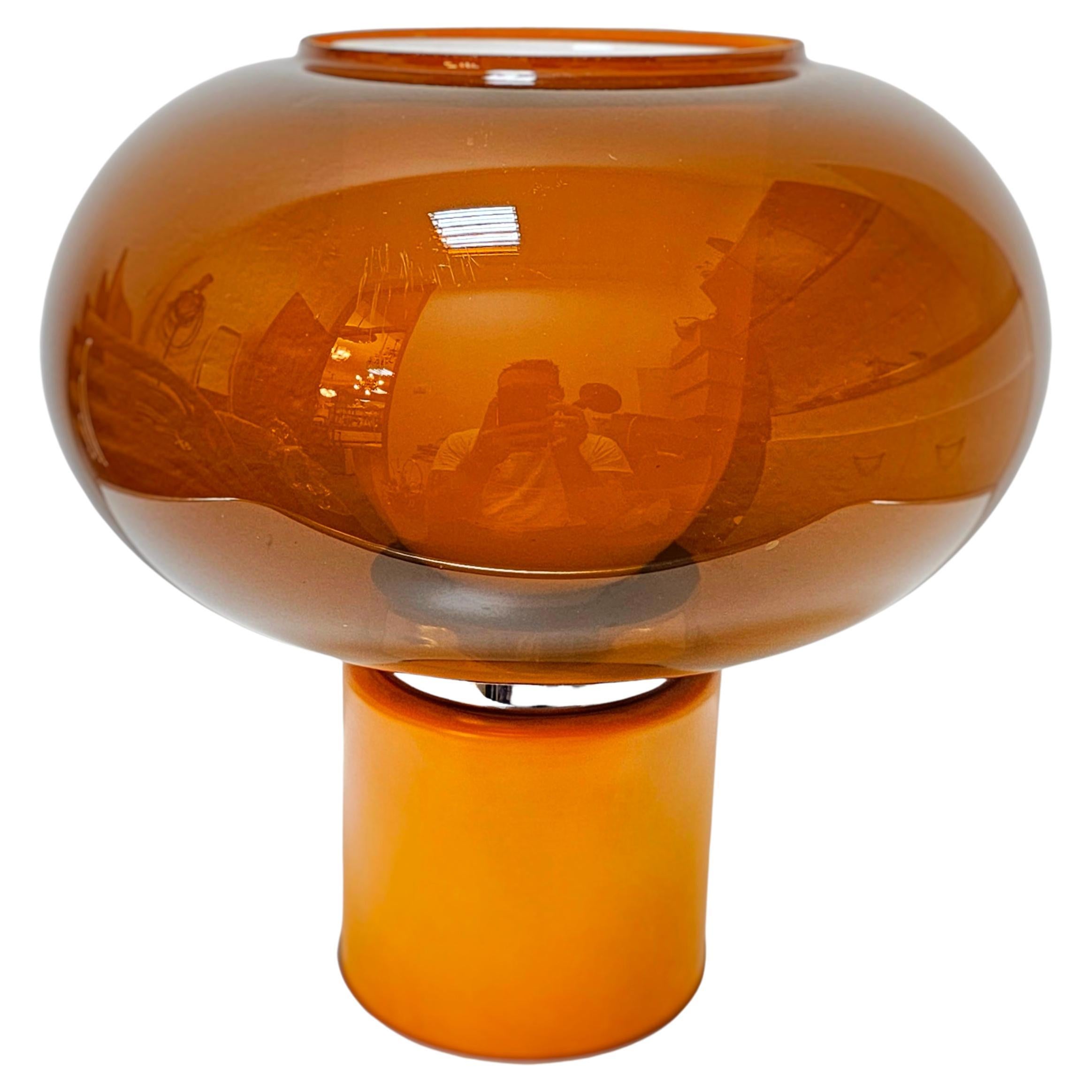 Lampe de bureau de l'ère spatiale en verre orange sur base en métal orange vif, Italie, années 1970
