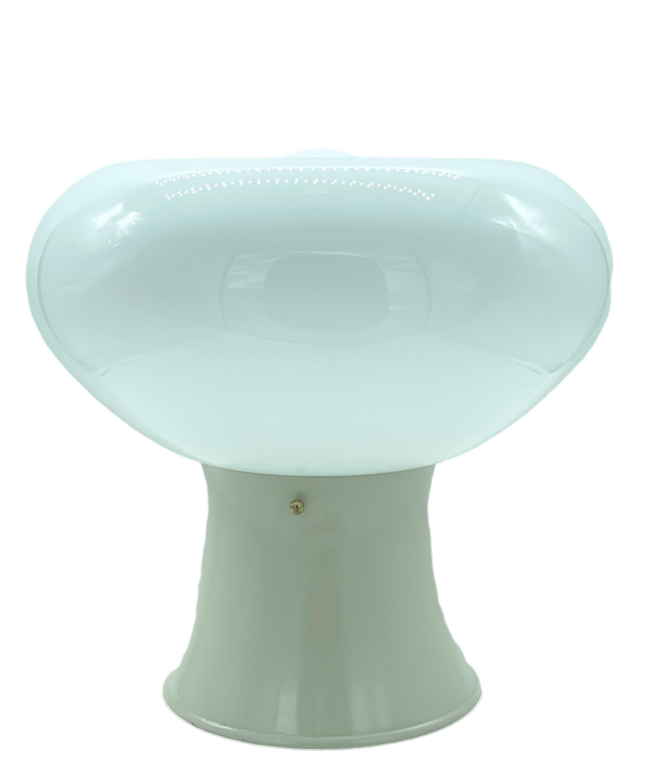 Table lamp with ivory painted metal base and brass inserts, lampshade in glossy white murano glass from the 70s.