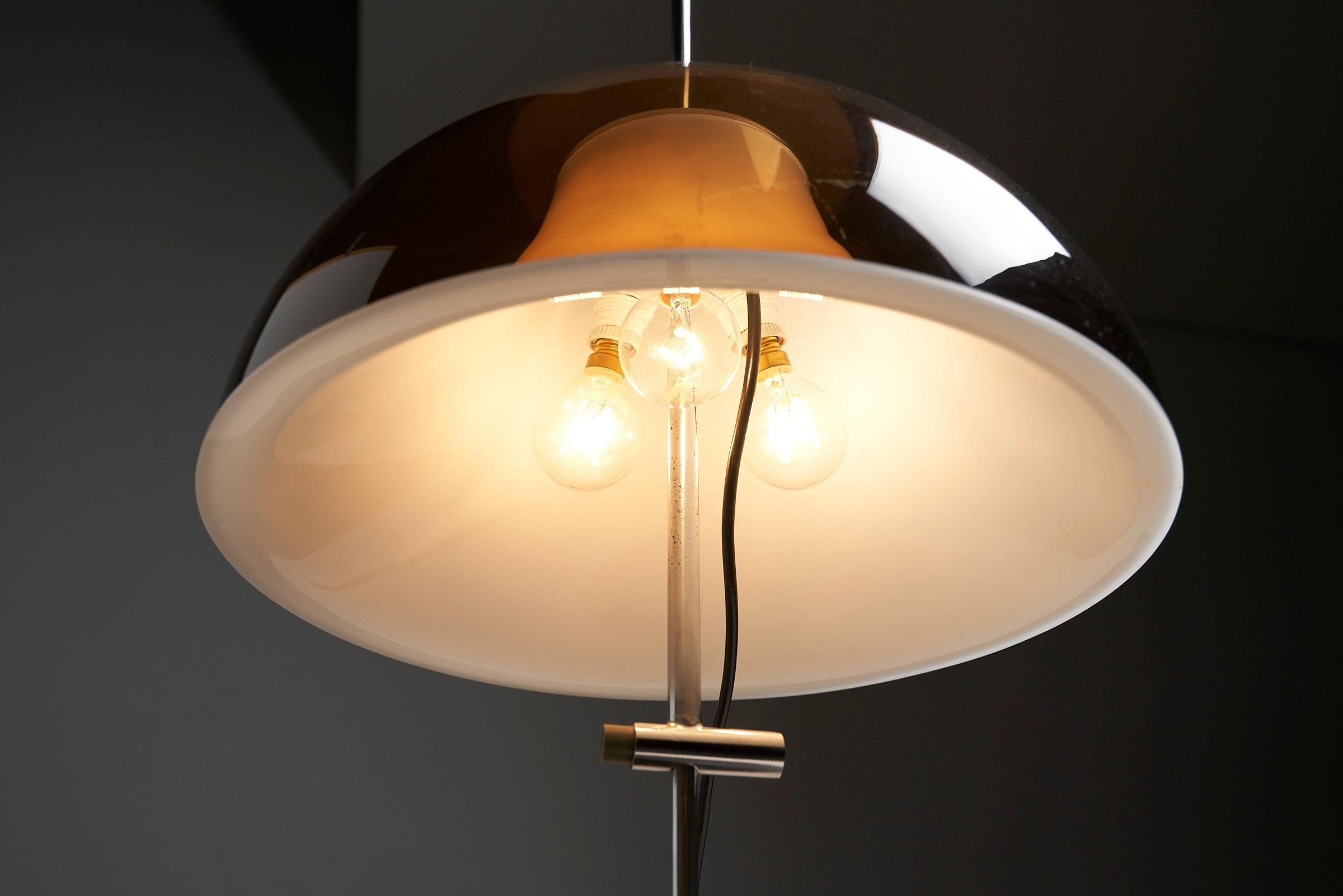 Lampe de table de l'ère spatiale avec abat-jour de style champignon en vente 2