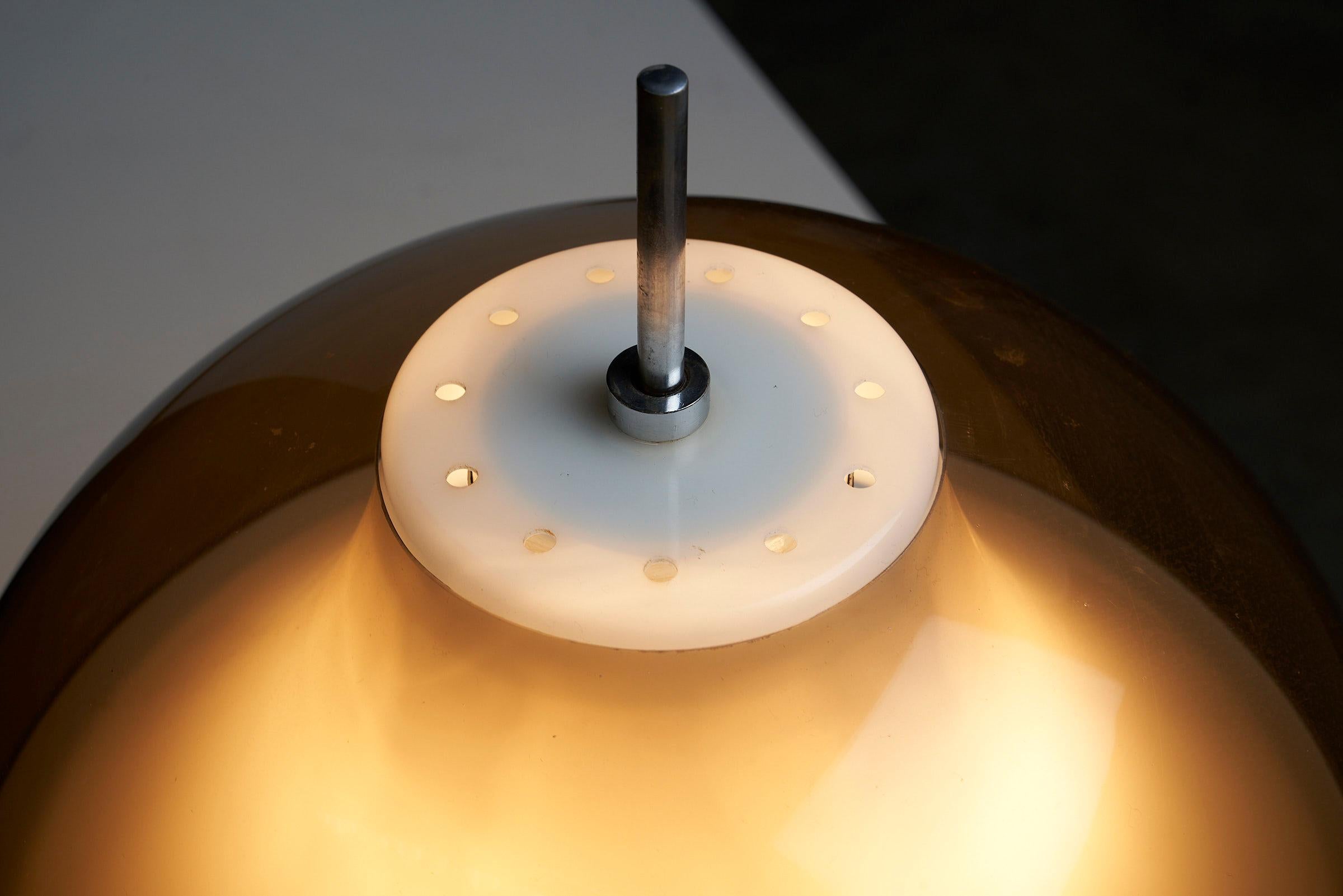 20ième siècle Lampe de table de l'ère spatiale avec abat-jour de style champignon en vente