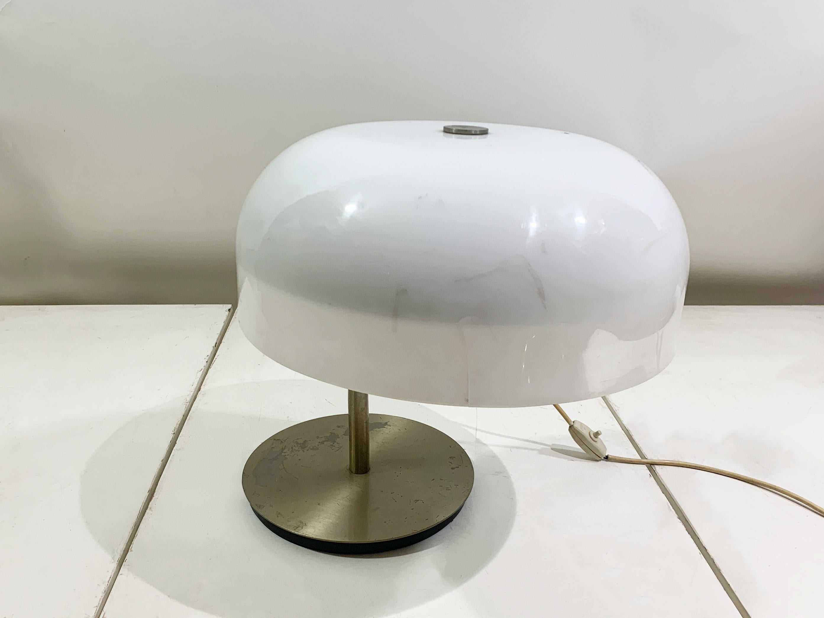 Illuminate your space with this captivating Space Age table lamp, a true design icon from the 1970s, meticulously crafted by the renowned Gaetano Sciolari for Valenti Luce. This piece perfectly embodies the futuristic aesthetic of its era, making a