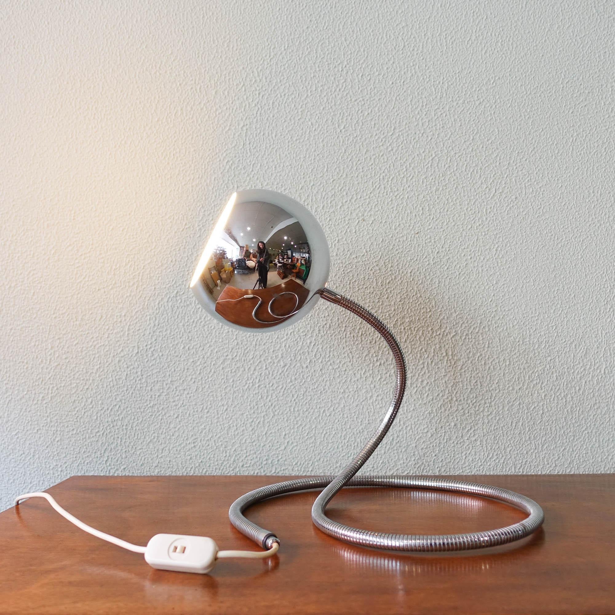 Lampe de bureau serpentine de l'ère spatiale de Goffredo Reggiani, chrome, Italie, années 1970 en vente 5