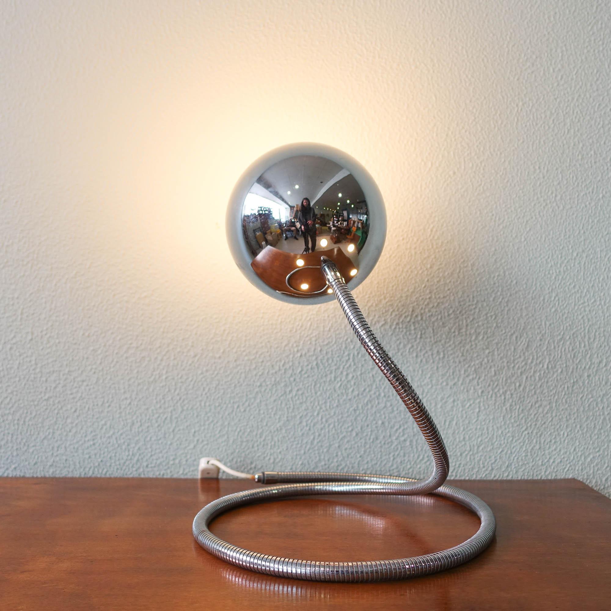 Ère spatiale Lampe de bureau serpentine de l'ère spatiale de Goffredo Reggiani, chrome, Italie, années 1970 en vente