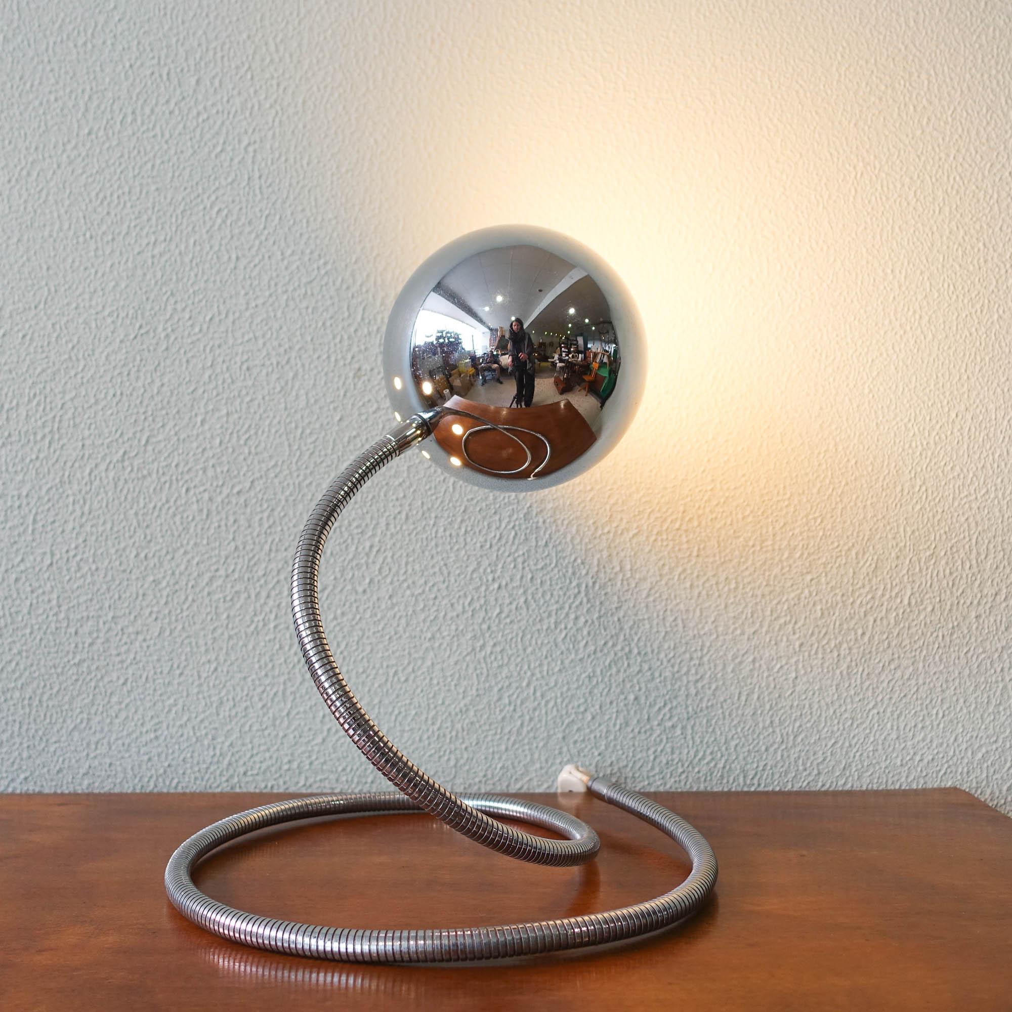 italien Lampe de bureau serpentine de l'ère spatiale de Goffredo Reggiani, chrome, Italie, années 1970 en vente