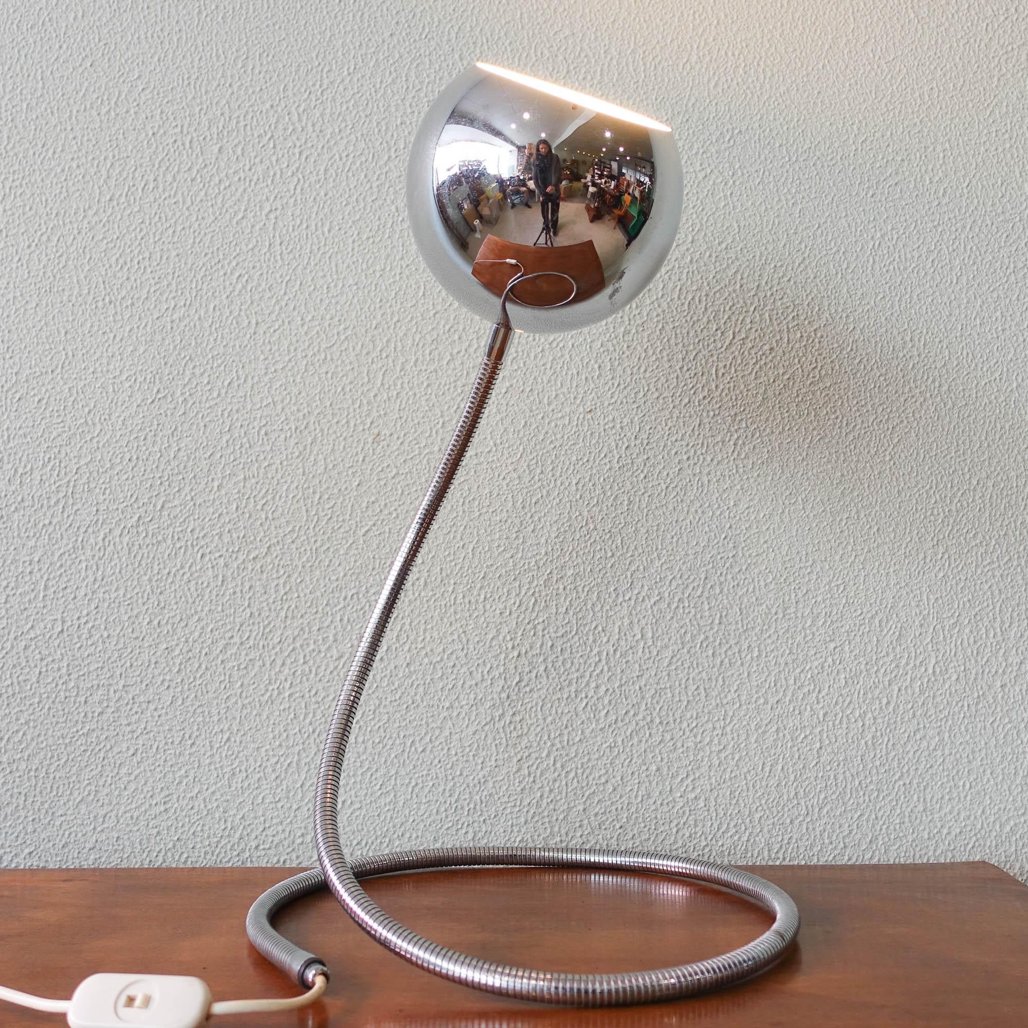 Lampe de bureau serpentine de l'ère spatiale de Goffredo Reggiani, chrome, Italie, années 1970 en vente 1