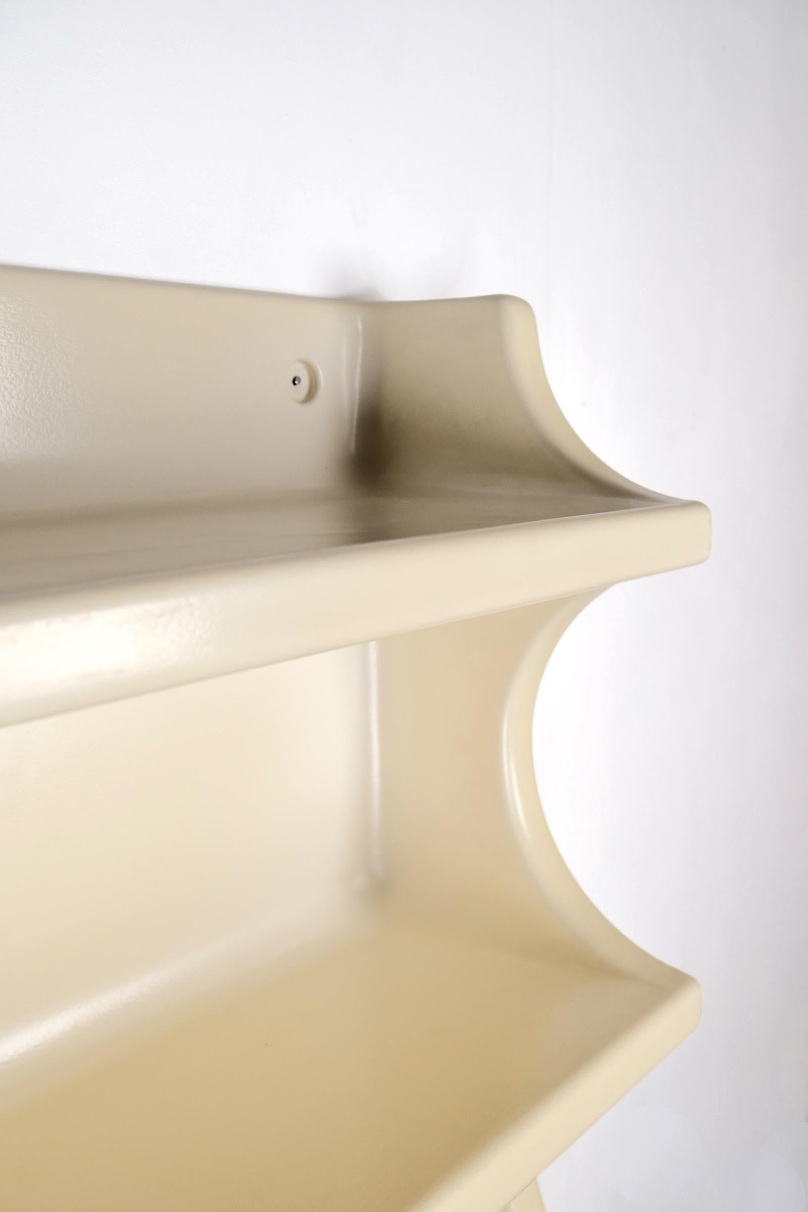 Mensole da parete in plastica termoformata A Space, Belgio, anni '70 in vendita 4