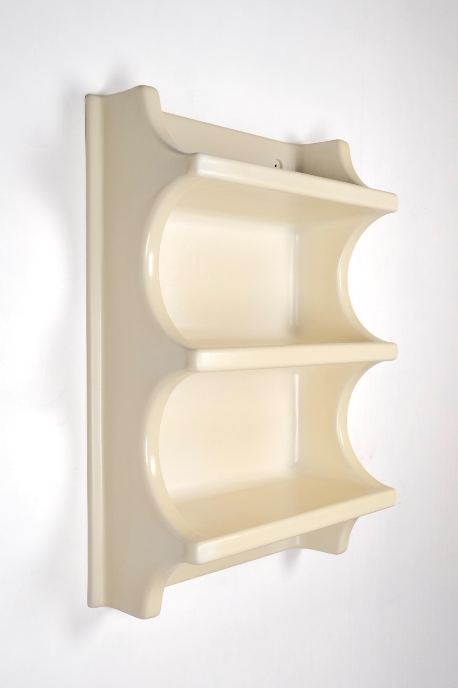 Plastica Mensole da parete in plastica termoformata A Space, Belgio, anni '70 in vendita
