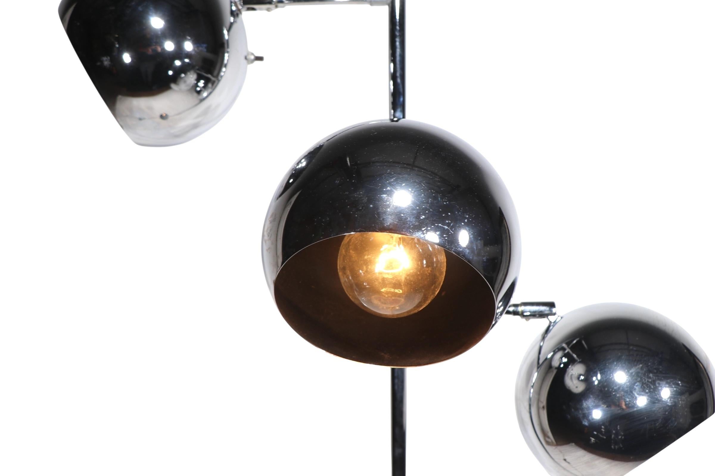 Space Age Three Light Chrome Ball Shade Stehleuchte von Koch & Lowy ca. 1970's im Angebot 6