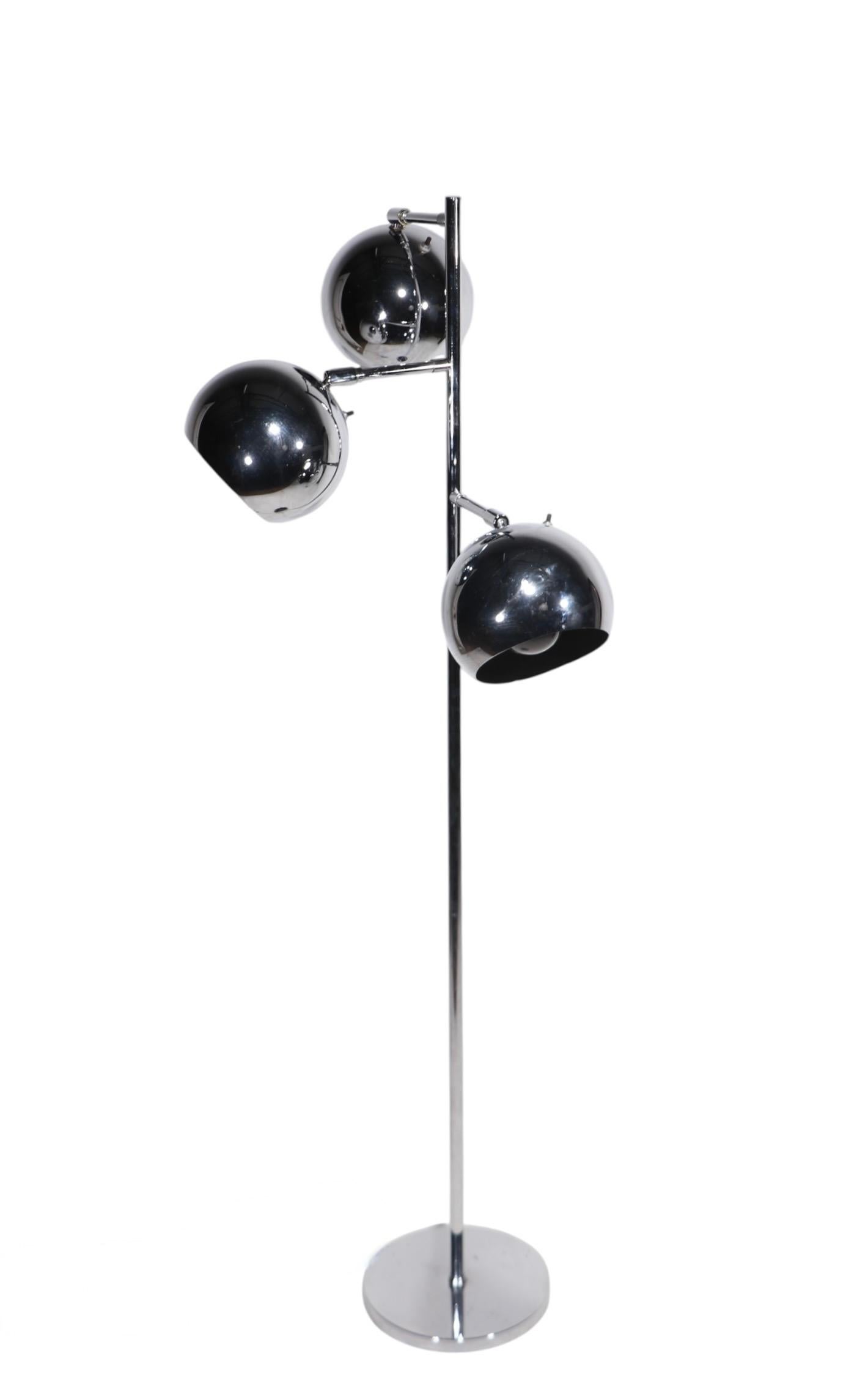 Space Age Three Light Chrome Ball Shade Stehleuchte von Koch & Lowy ca. 1970's (20. Jahrhundert) im Angebot