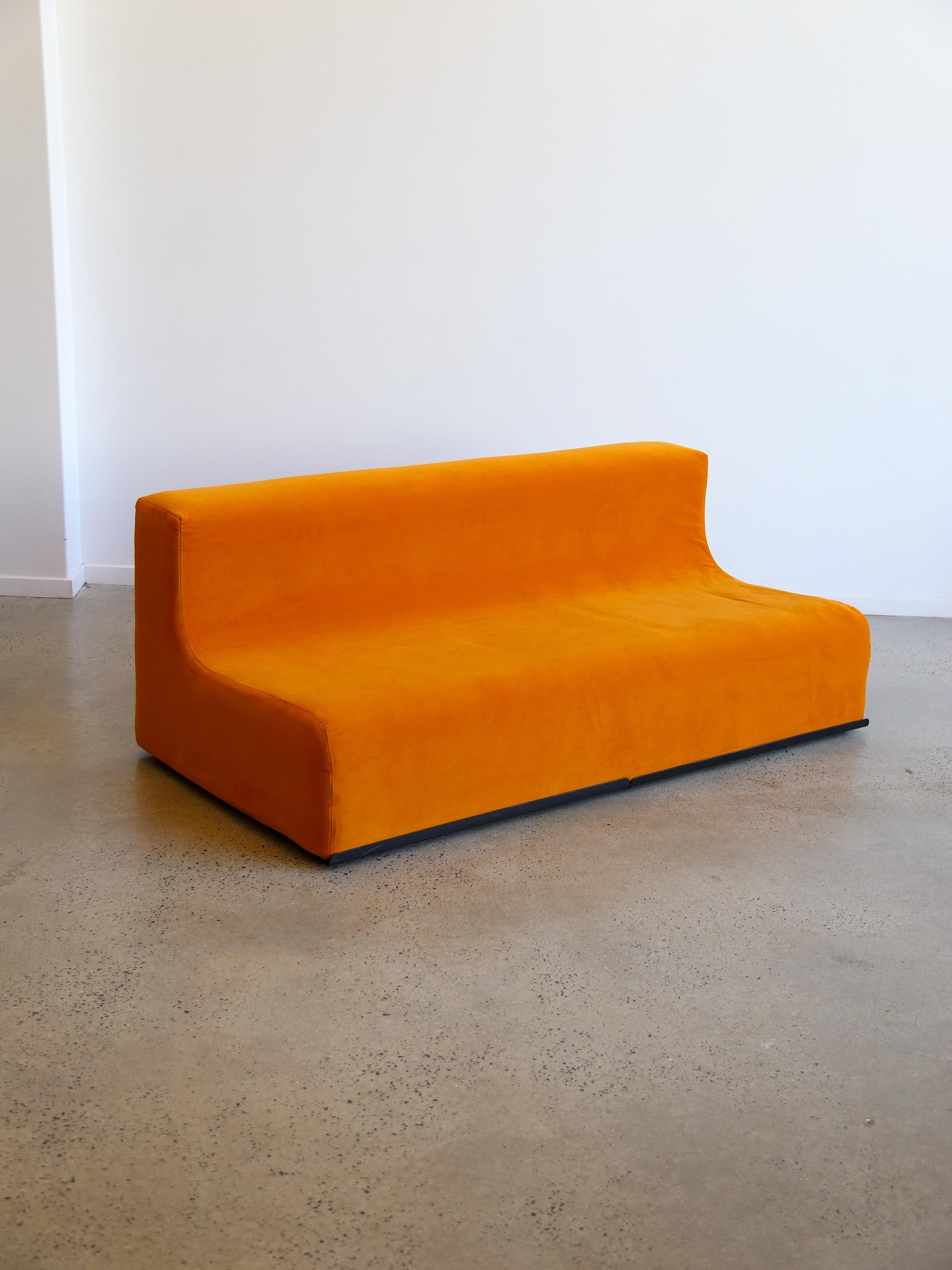Space Age Dreisitzer-Sofa in Orange, Space Age (Italienisch) im Angebot