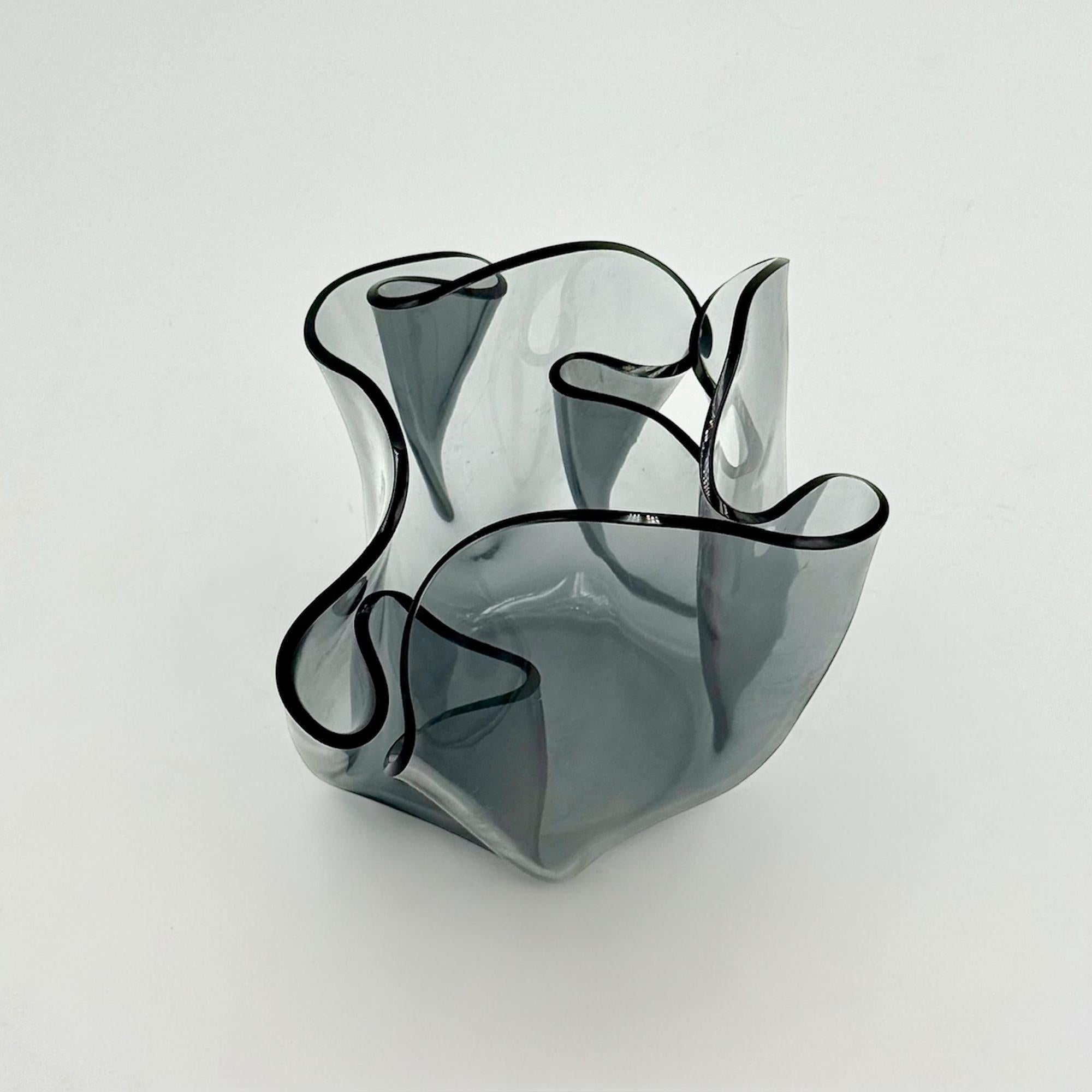 Vaso grigio 'Tissue' Space Age di Luigi Massoni & Massoni per Guzzini - Capolavoro MCM anni '70 in vendita 2