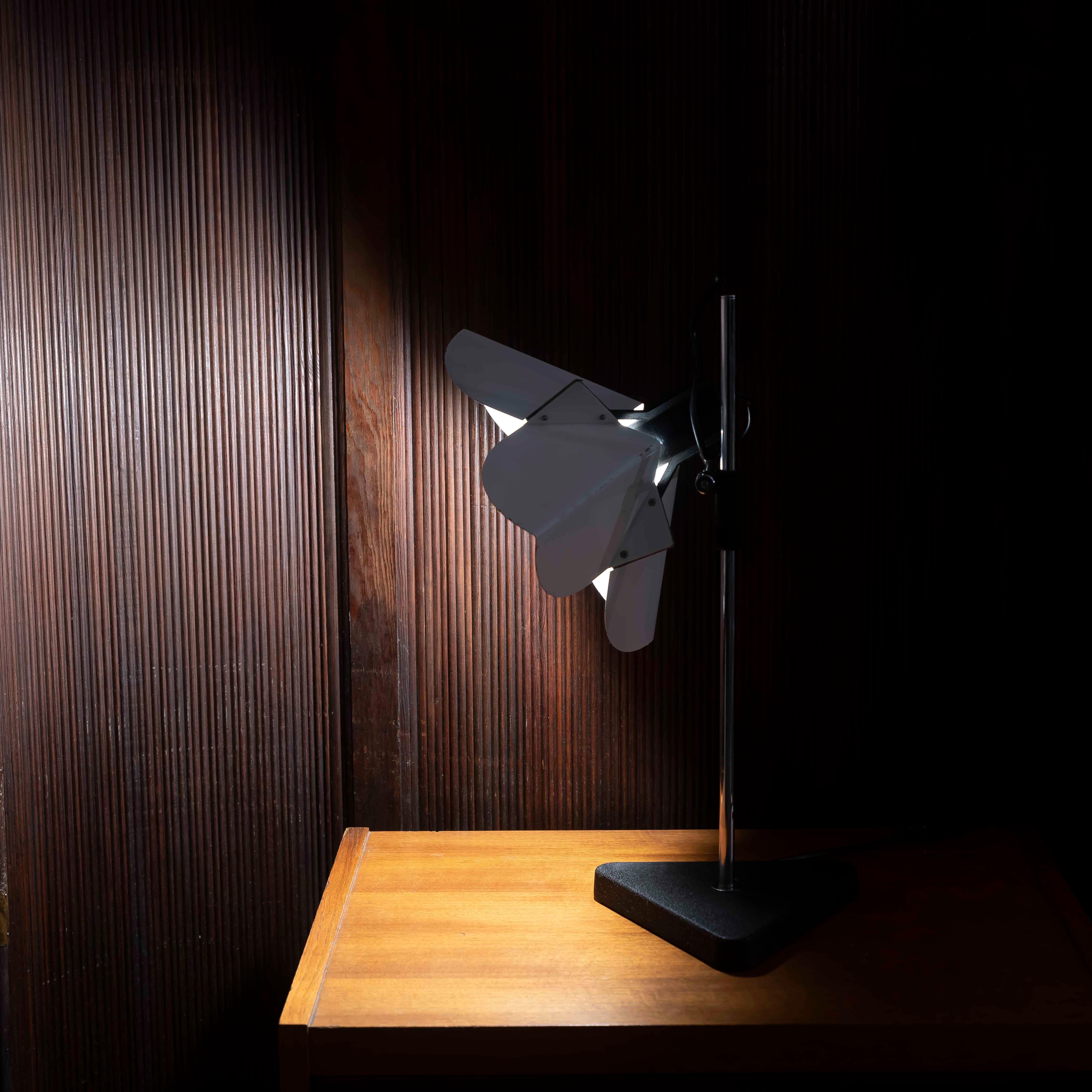 Space Age Triedro table lamp by Joe Colombo for Stilnovo For Sale 5