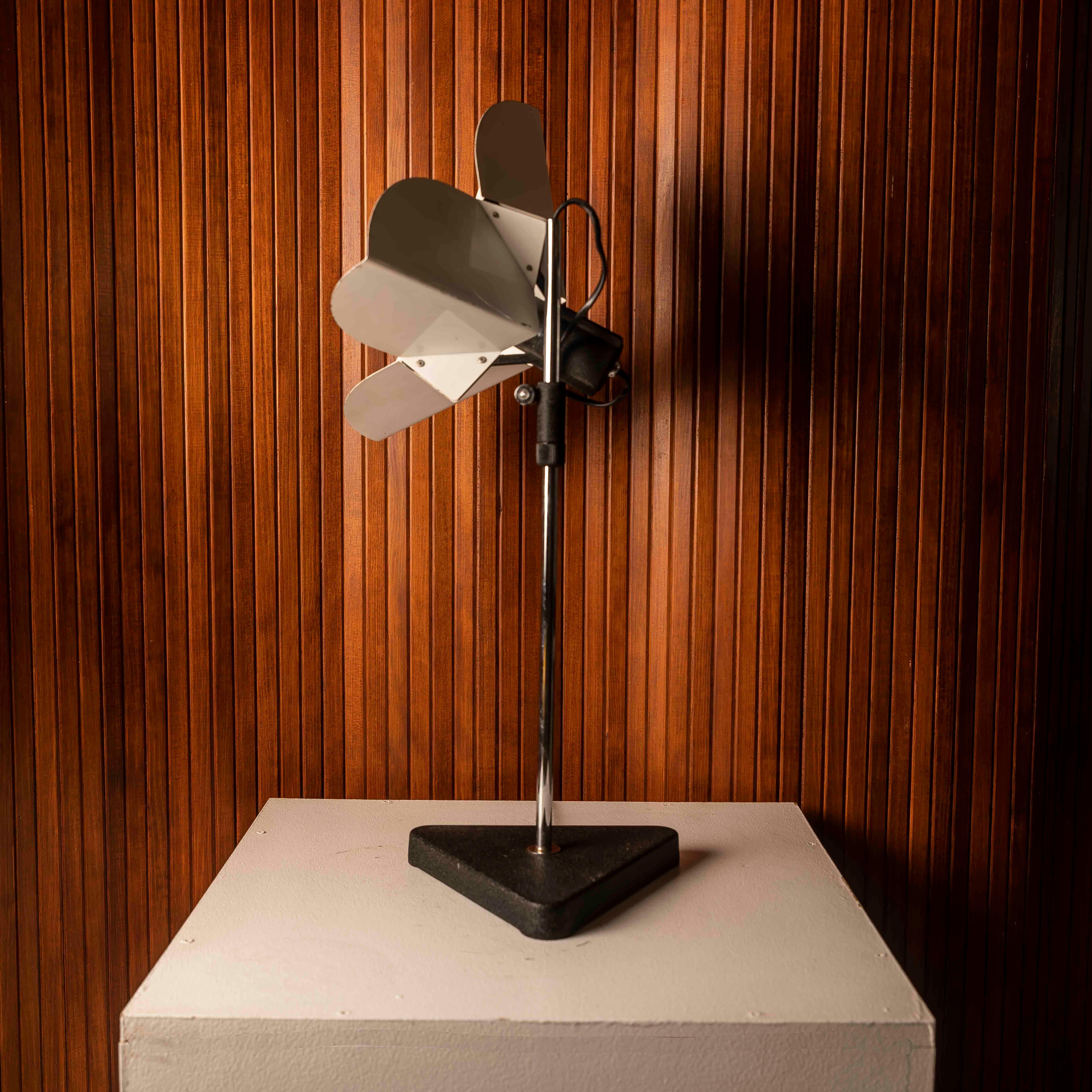 The Space Age Triedro Table Lamp by Joe Colombo for Stilnovo (1970s) is a rare and visionary lighting piece that perfectly embodies the futuristic aesthetic of the era. Designed by Joe Colombo, one of the most influential Italian designers of the
