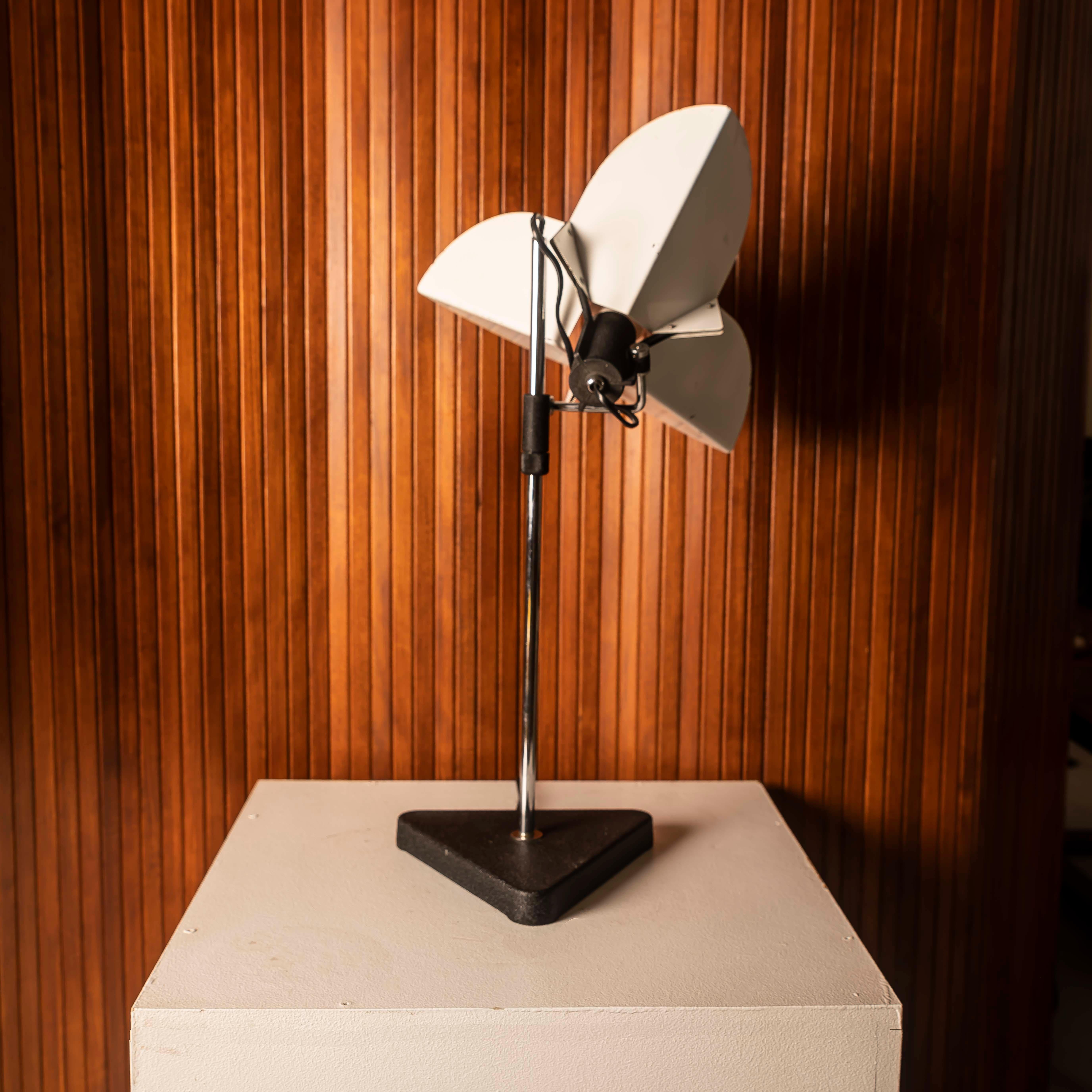 Italian Space Age Triedro table lamp by Joe Colombo for Stilnovo For Sale