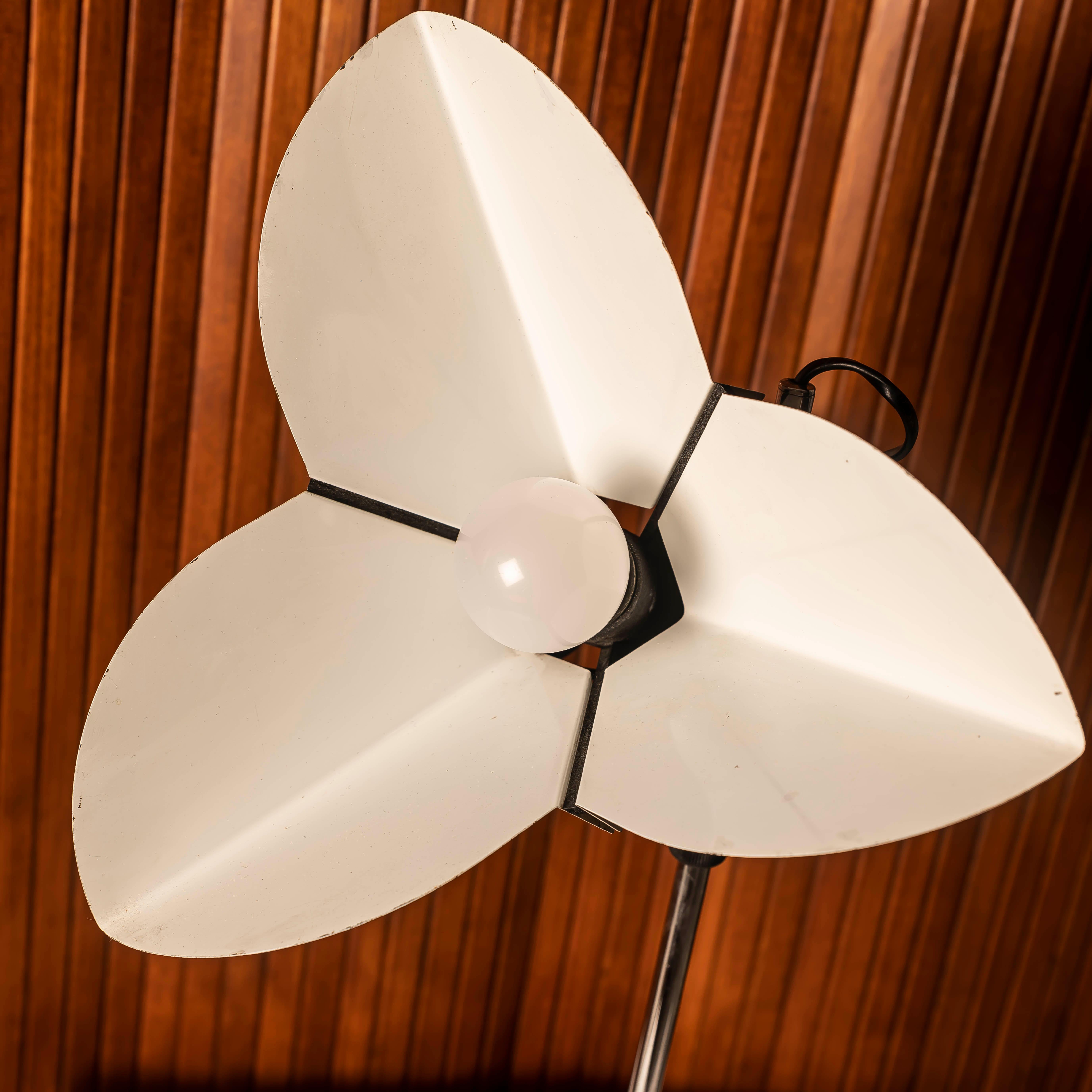 Metal Space Age Triedro table lamp by Joe Colombo for Stilnovo For Sale